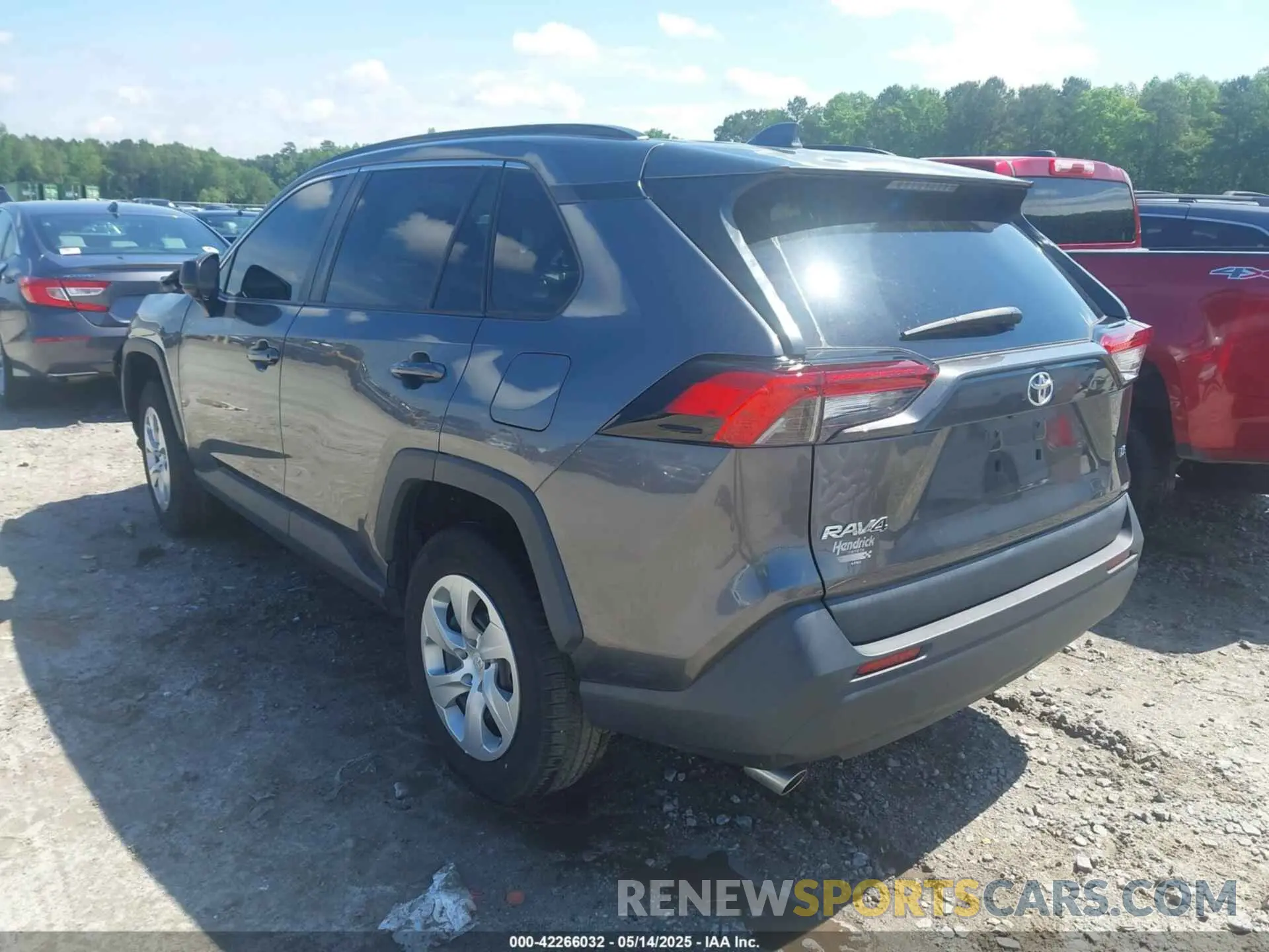 3 Photograph of a damaged car 2T3H1RFV8MC147368 TOYOTA RAV4 2021