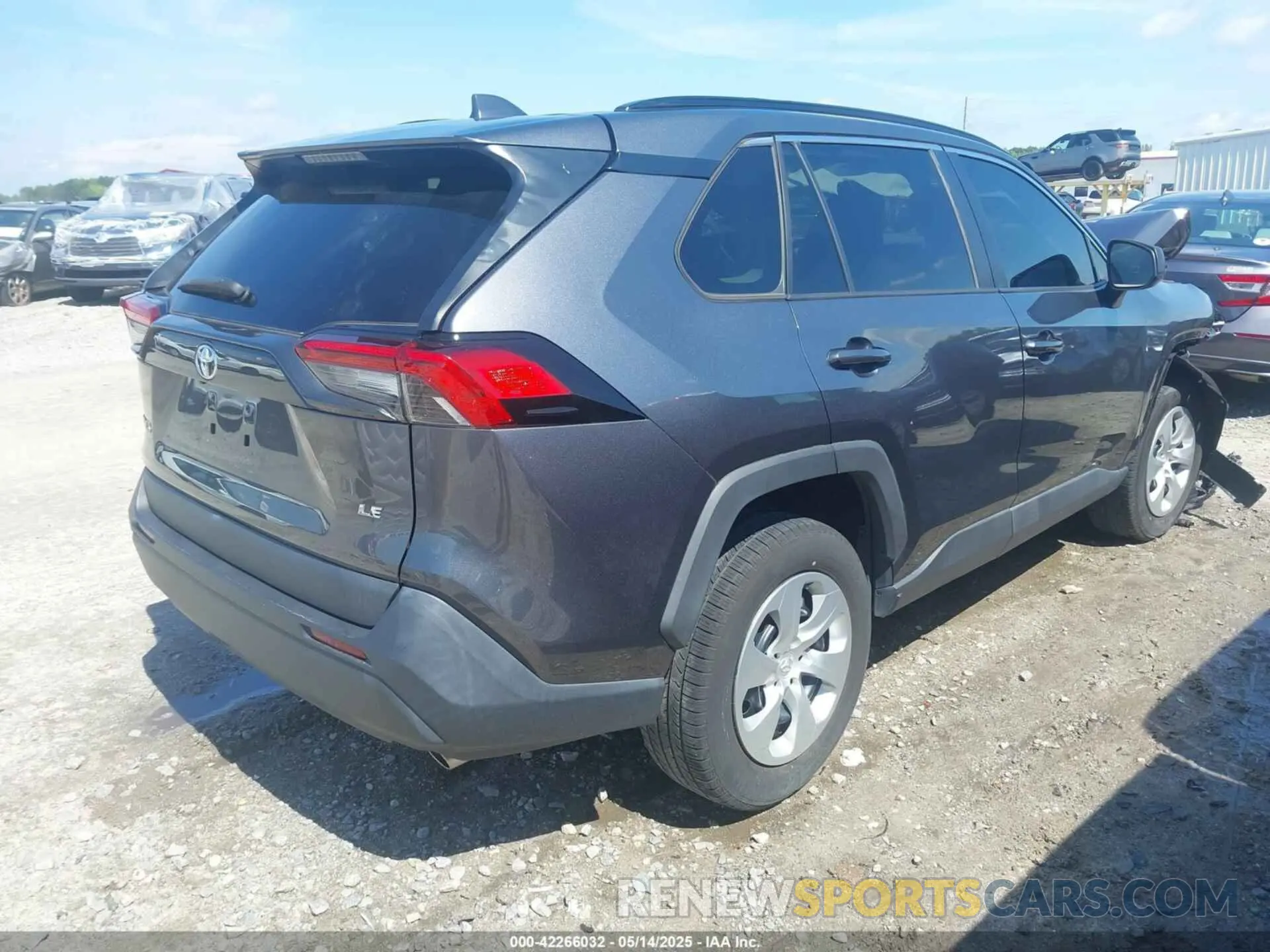 4 Photograph of a damaged car 2T3H1RFV8MC147368 TOYOTA RAV4 2021