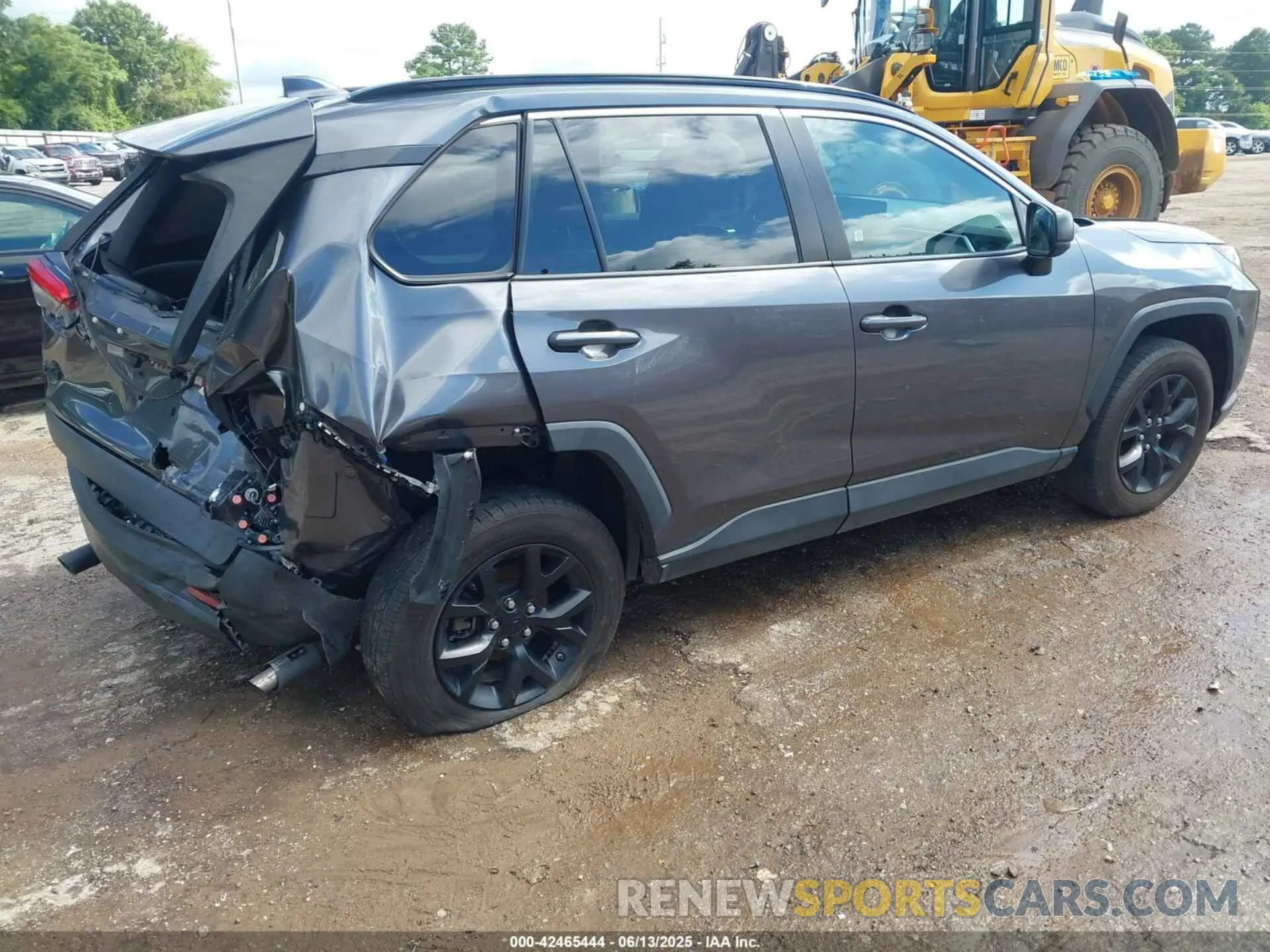 4 Photograph of a damaged car 2T3H1RFV8MC168446 TOYOTA RAV4 2021