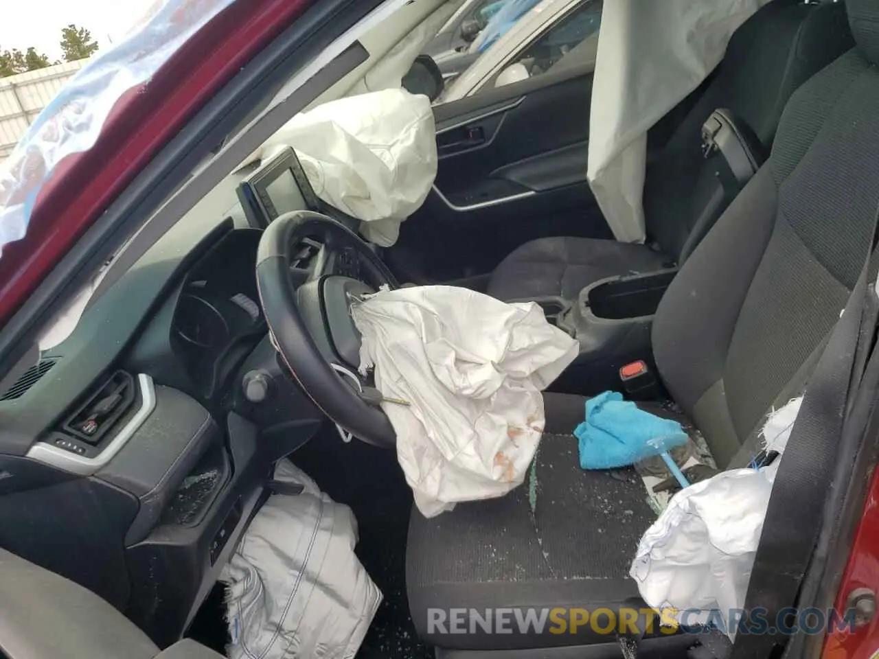 7 Photograph of a damaged car 2T3H1RFV8MW136157 TOYOTA RAV4 2021