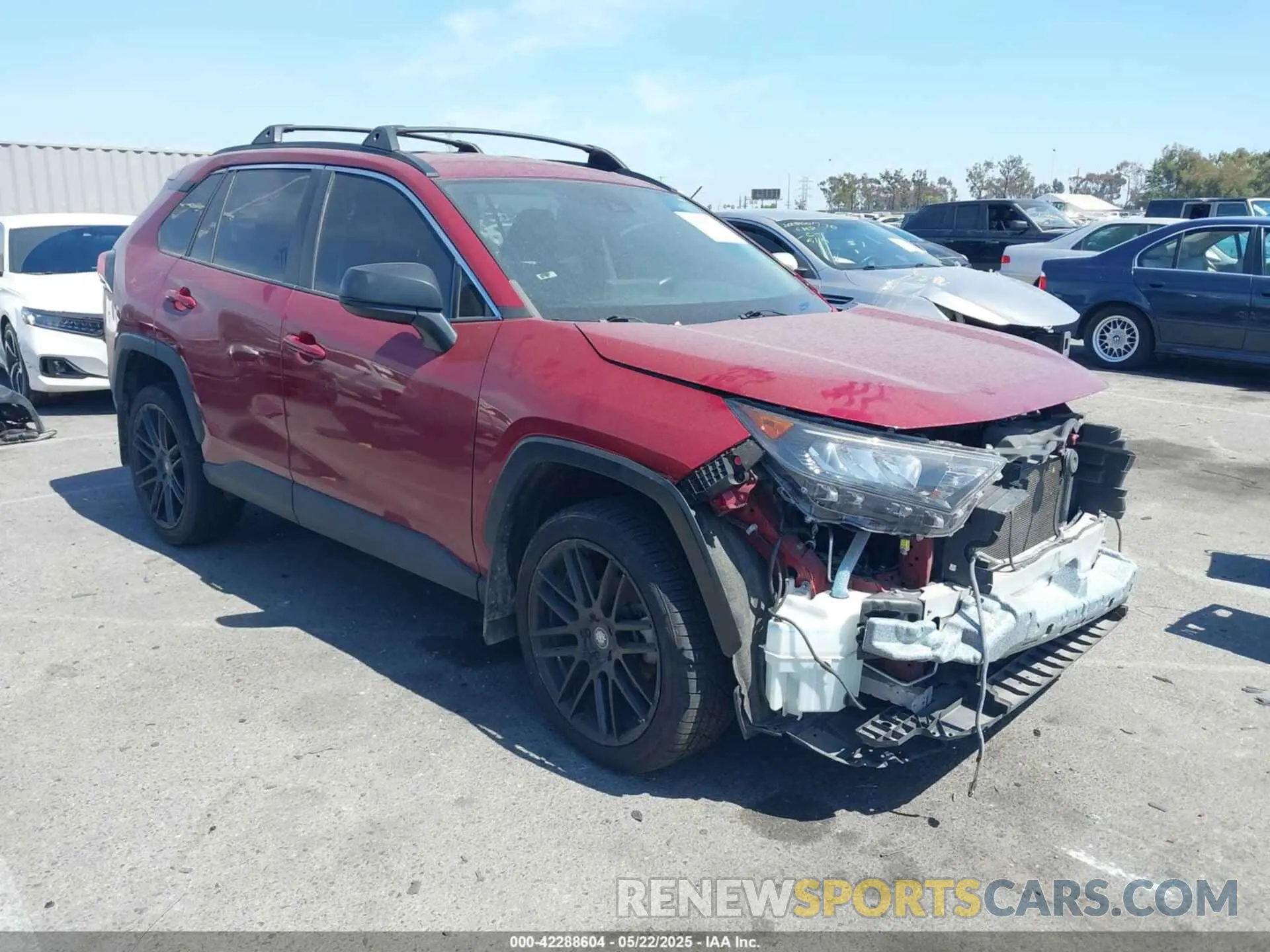 1 Photograph of a damaged car 2T3H1RFV8MW179820 TOYOTA RAV4 2021