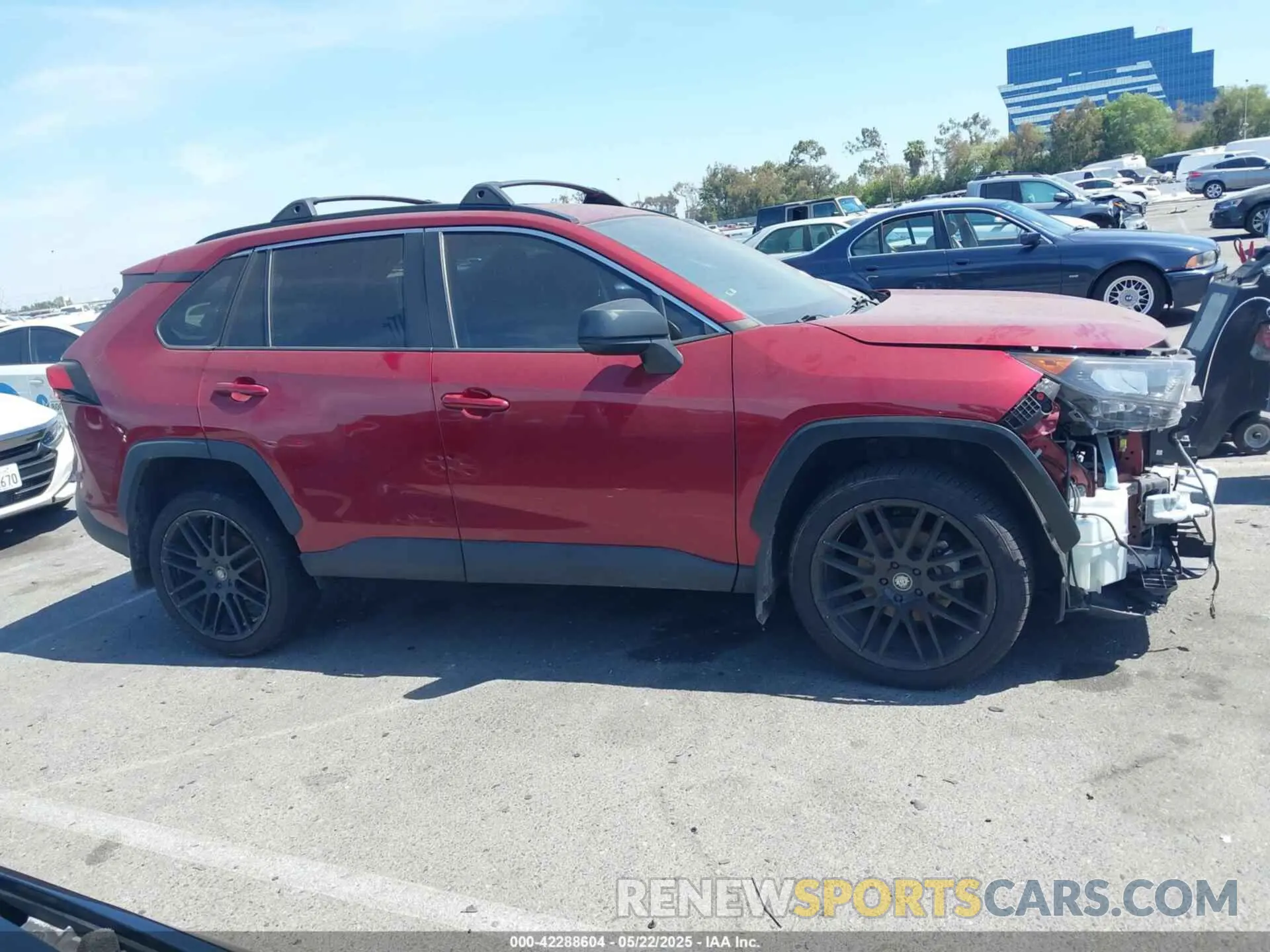 14 Photograph of a damaged car 2T3H1RFV8MW179820 TOYOTA RAV4 2021