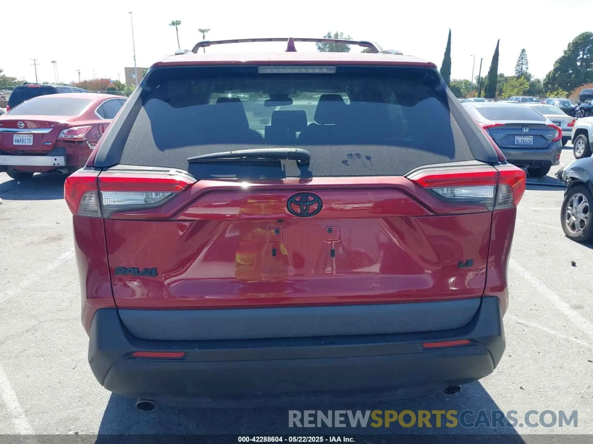 17 Photograph of a damaged car 2T3H1RFV8MW179820 TOYOTA RAV4 2021