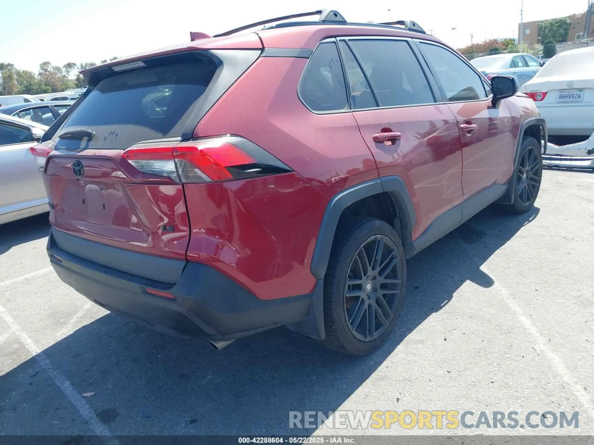 4 Photograph of a damaged car 2T3H1RFV8MW179820 TOYOTA RAV4 2021