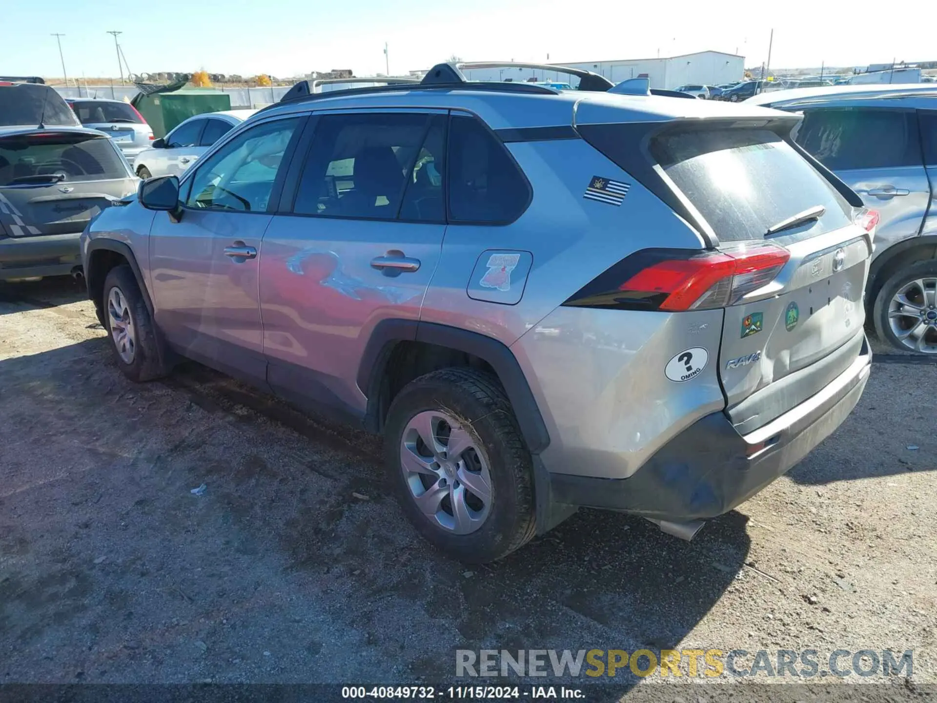 3 Photograph of a damaged car 2T3H1RFV9MC136363 TOYOTA RAV4 2021