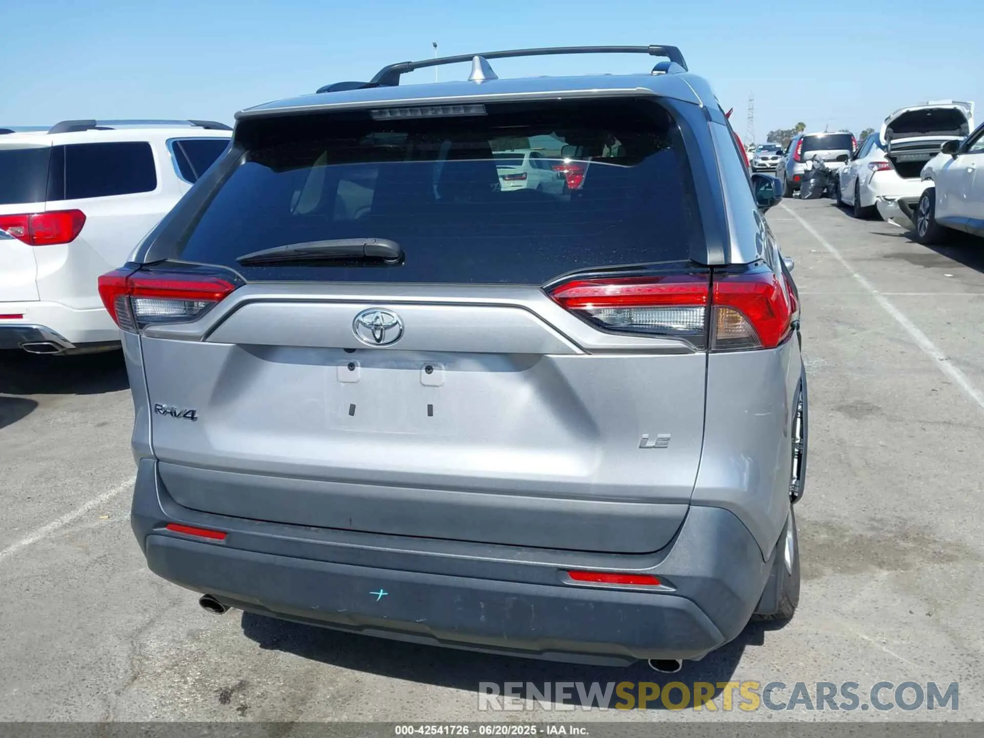 16 Photograph of a damaged car 2T3H1RFV9MC144513 TOYOTA RAV4 2021