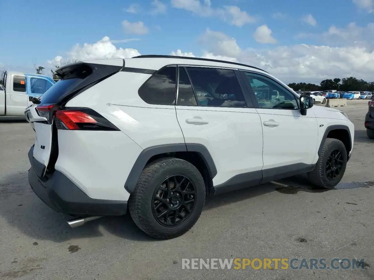 3 Photograph of a damaged car 2T3H1RFV9MC152014 TOYOTA RAV4 2021