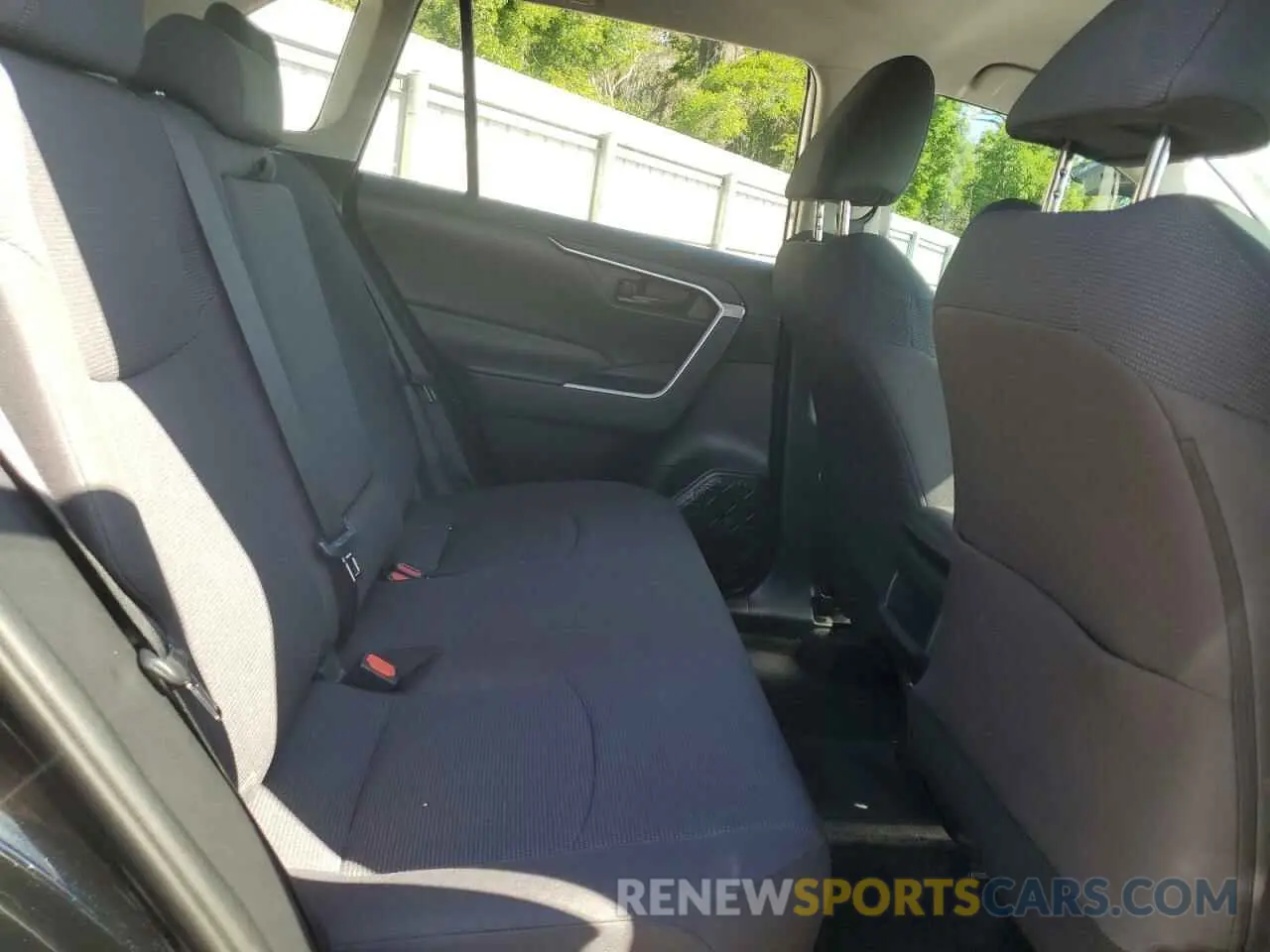 11 Photograph of a damaged car 2T3H1RFV9MC156659 TOYOTA RAV4 2021