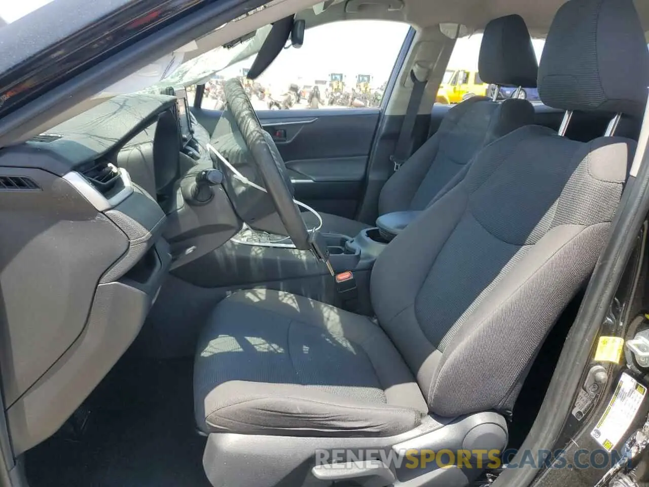 7 Photograph of a damaged car 2T3H1RFVXMC117109 TOYOTA RAV4 2021