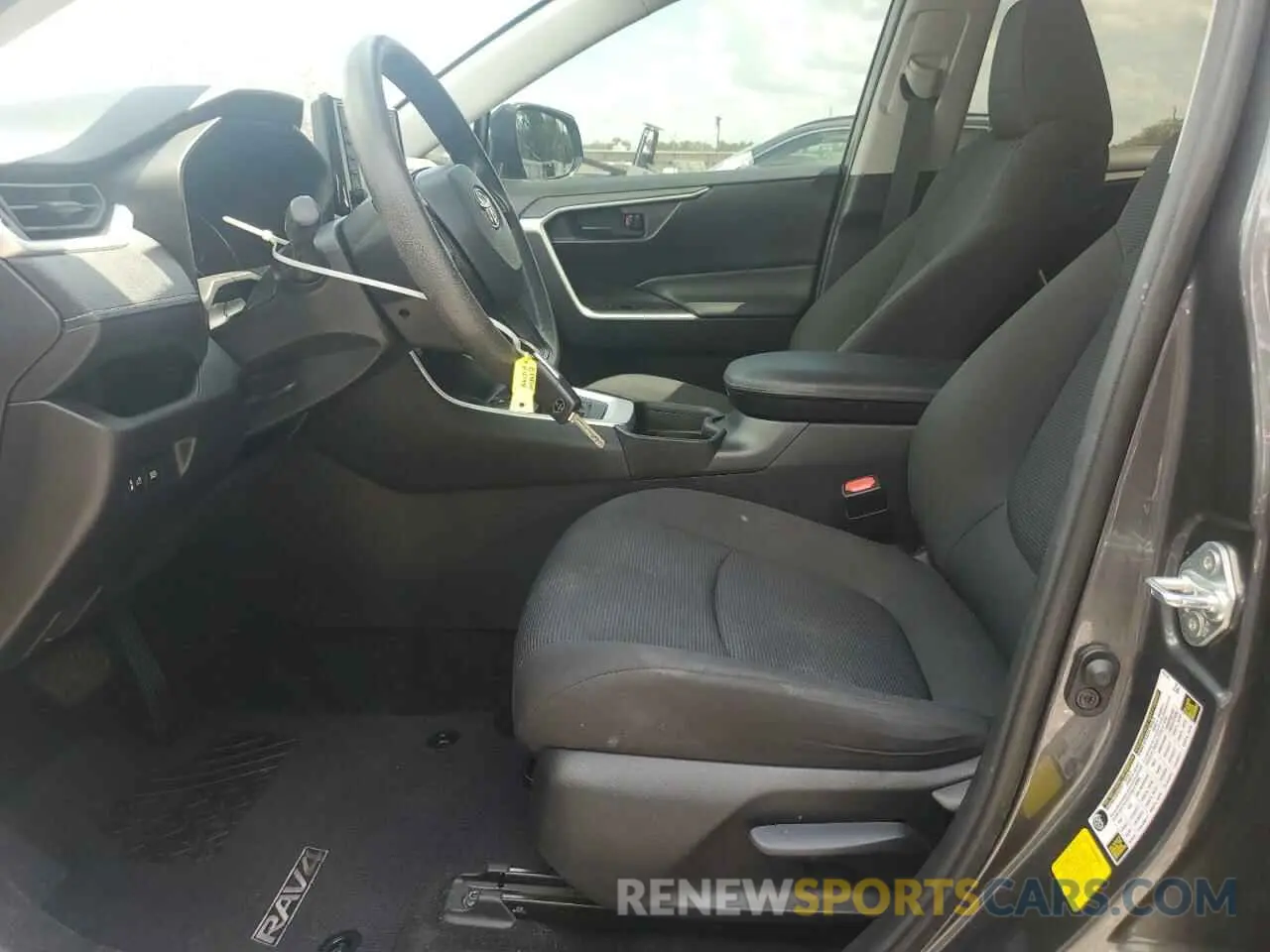 7 Photograph of a damaged car 2T3H1RFVXMC151731 TOYOTA RAV4 2021