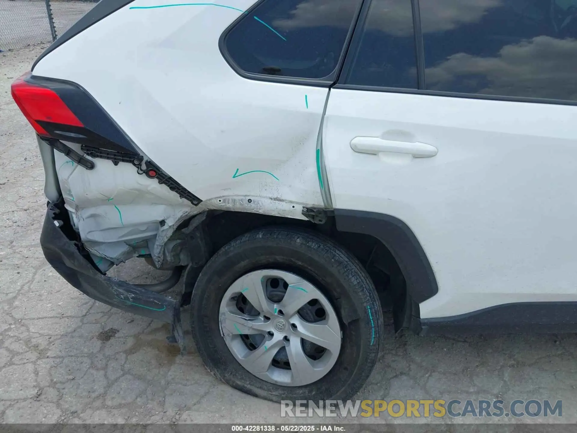 6 Photograph of a damaged car 2T3H1RFVXMC164091 TOYOTA RAV4 2021