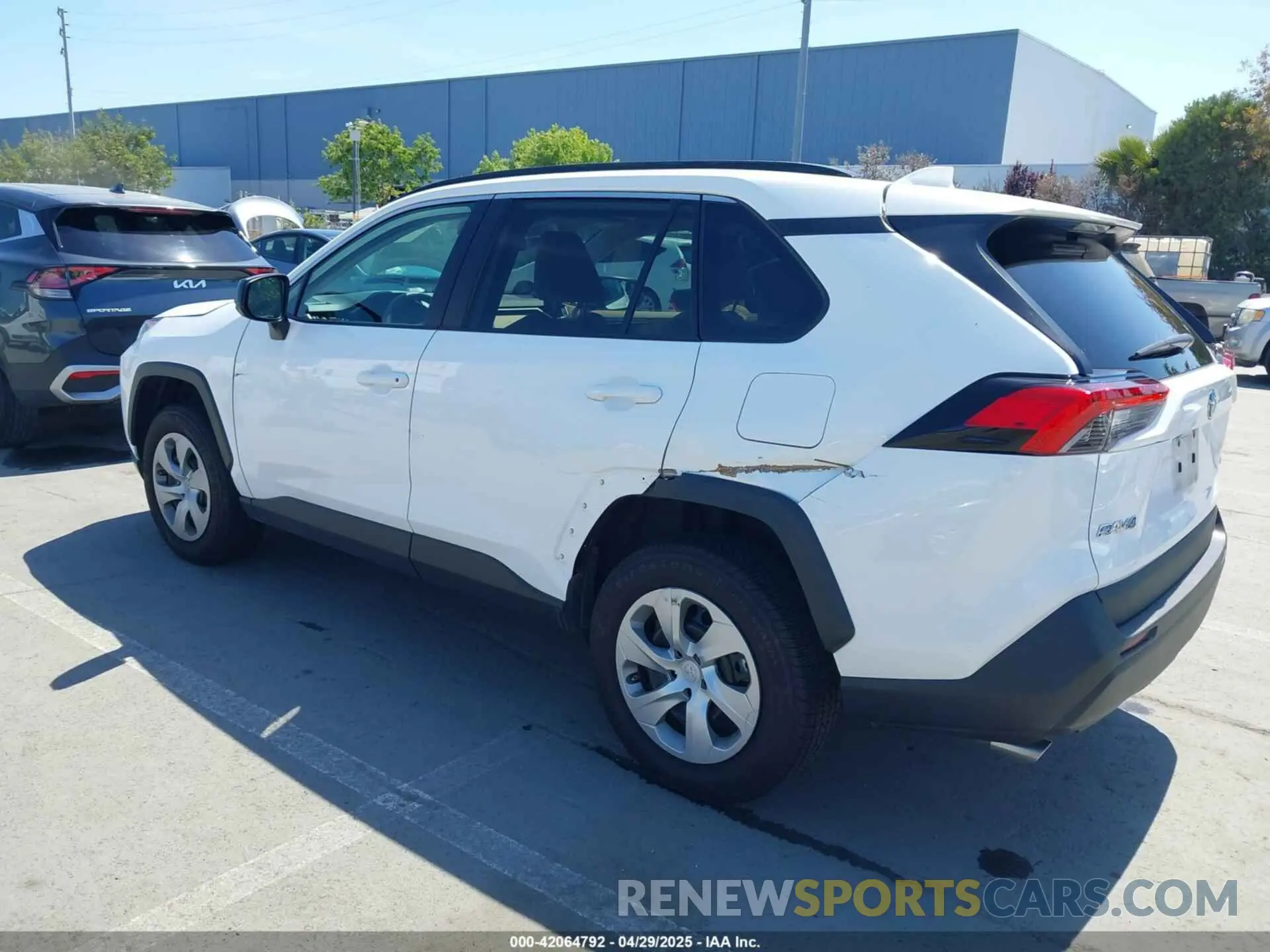3 Photograph of a damaged car 2T3H1RFVXMC170800 TOYOTA RAV4 2021