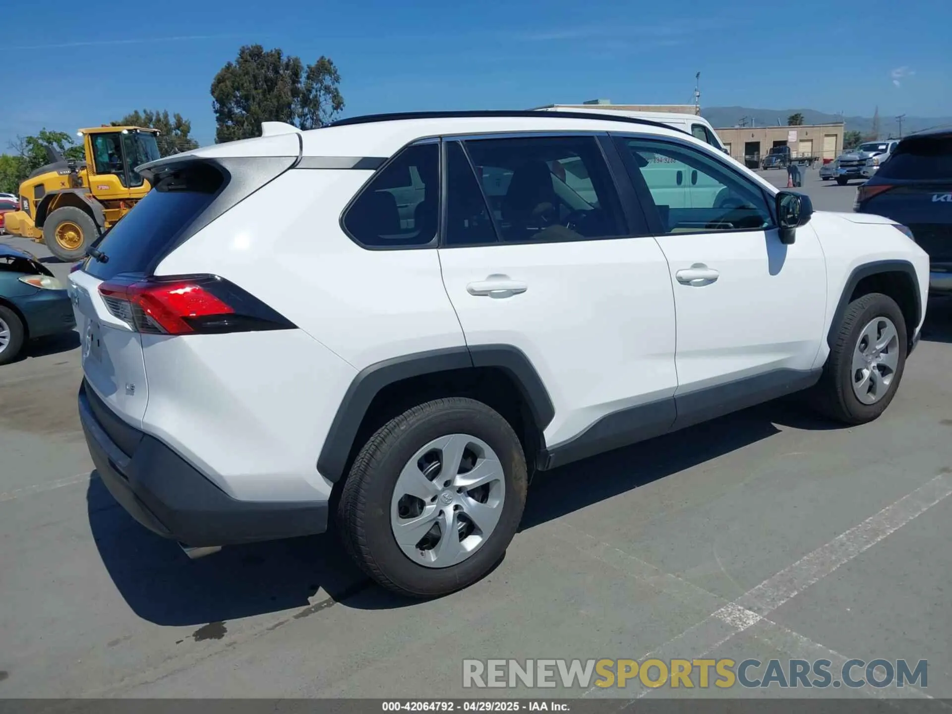 4 Photograph of a damaged car 2T3H1RFVXMC170800 TOYOTA RAV4 2021