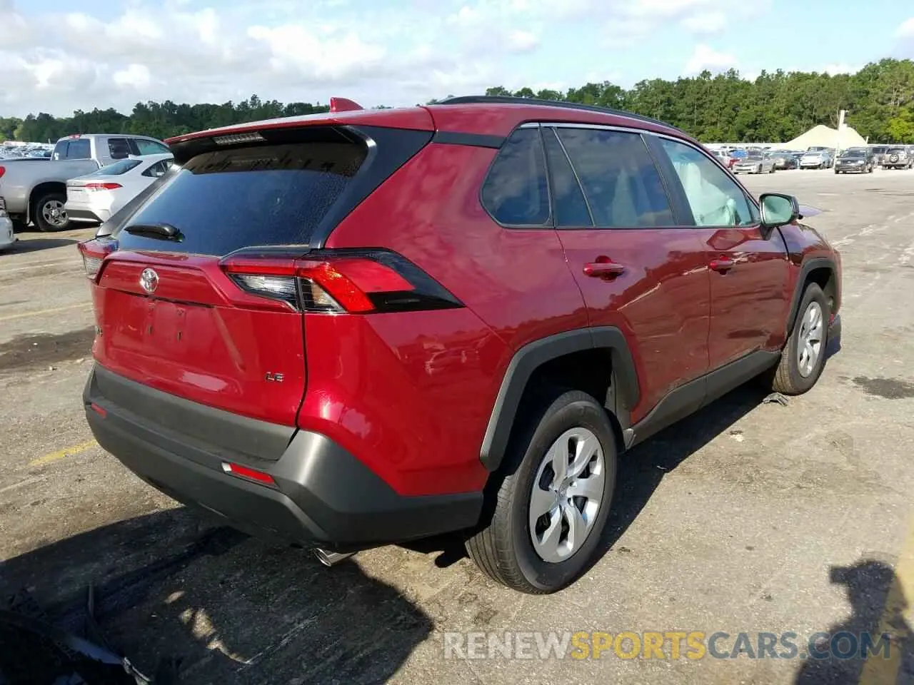 4 Photograph of a damaged car 2T3H1RFVXMW135110 TOYOTA RAV4 2021