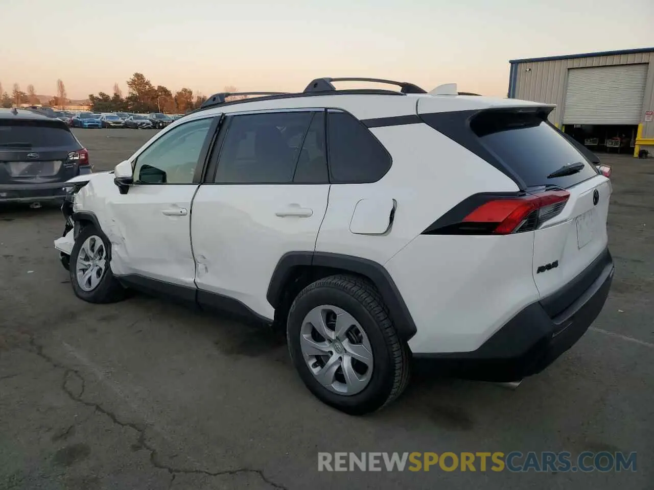 2 Фотография поврежденного автомобиля 2T3K1RFV6MC102502 TOYOTA RAV4 2021