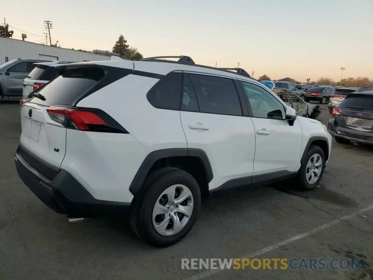 3 Фотография поврежденного автомобиля 2T3K1RFV6MC102502 TOYOTA RAV4 2021