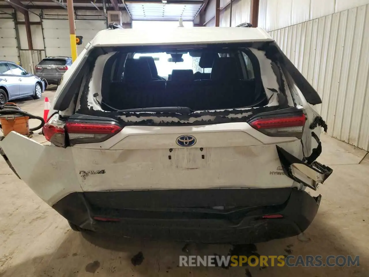 6 Photograph of a damaged car 2T3L6RFV3MW017315 TOYOTA RAV4 2021