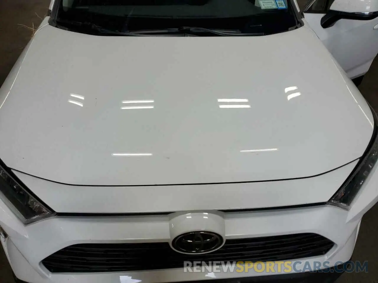 12 Photograph of a damaged car 2T3P1RFV0MC161048 TOYOTA RAV4 2021