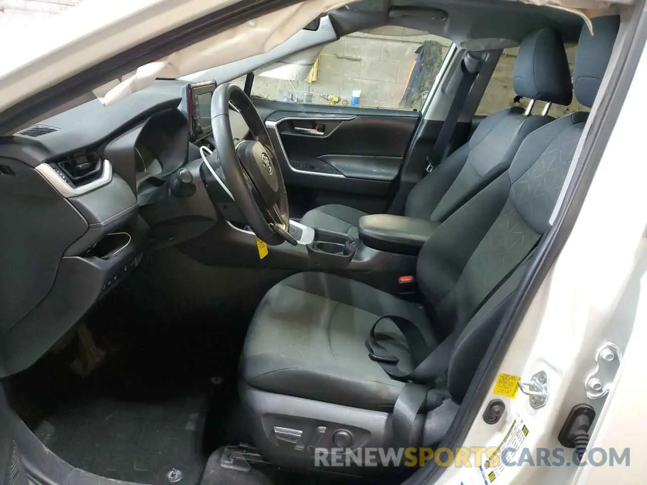 7 Photograph of a damaged car 2T3P1RFV0MC161048 TOYOTA RAV4 2021