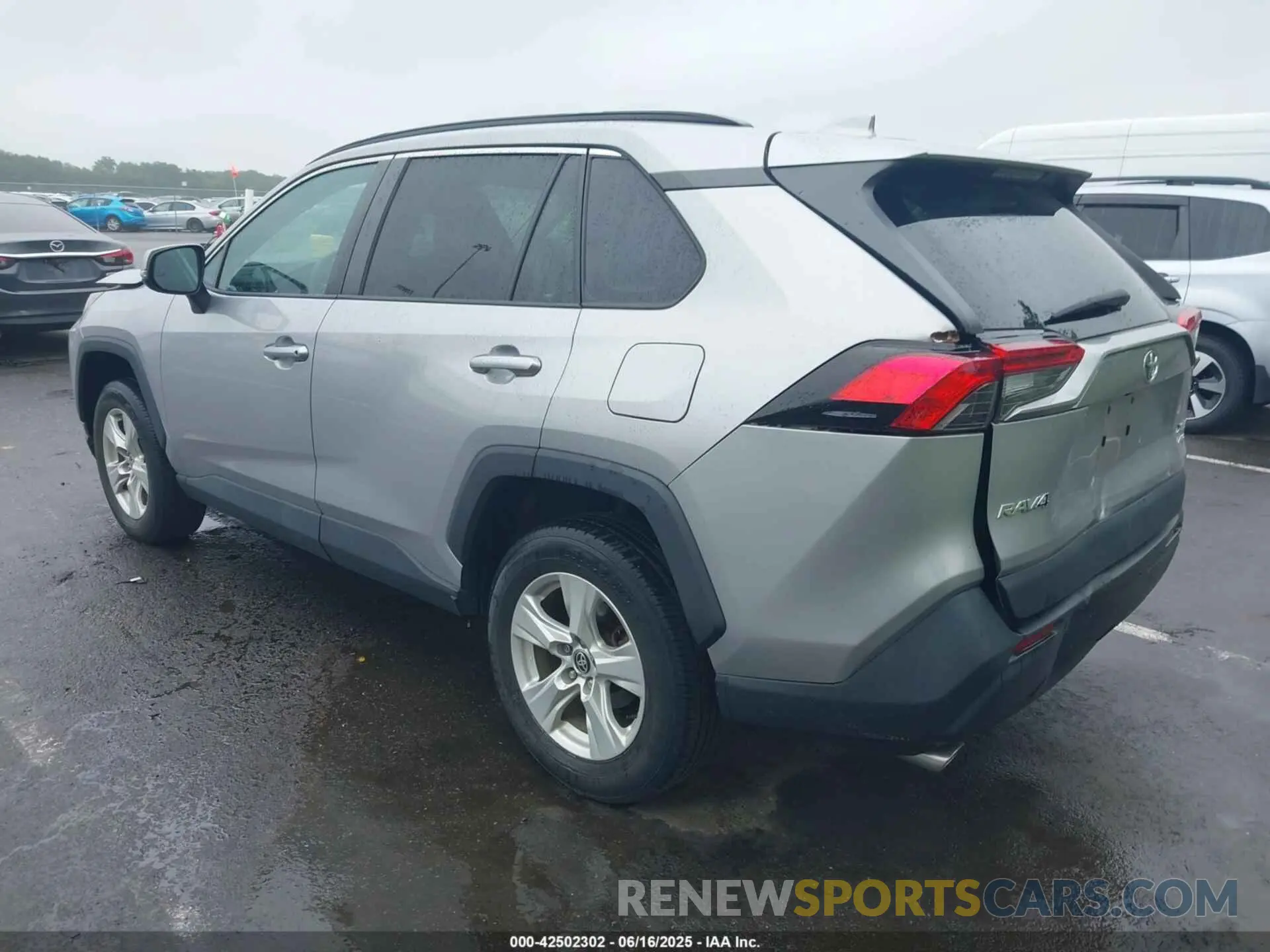 3 Photograph of a damaged car 2T3P1RFV0MC225671 TOYOTA RAV4 2021
