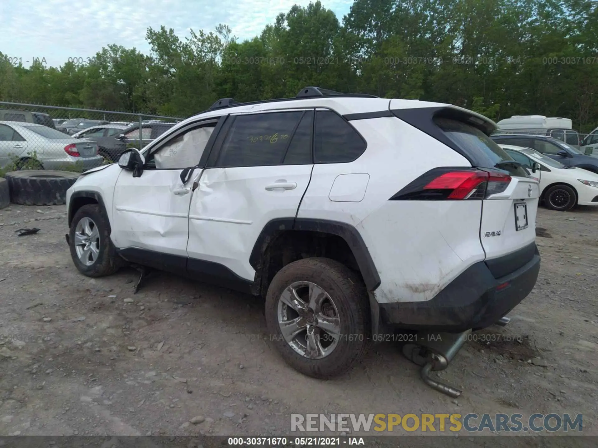 3 Photograph of a damaged car 2T3P1RFV0MW168001 TOYOTA RAV4 2021