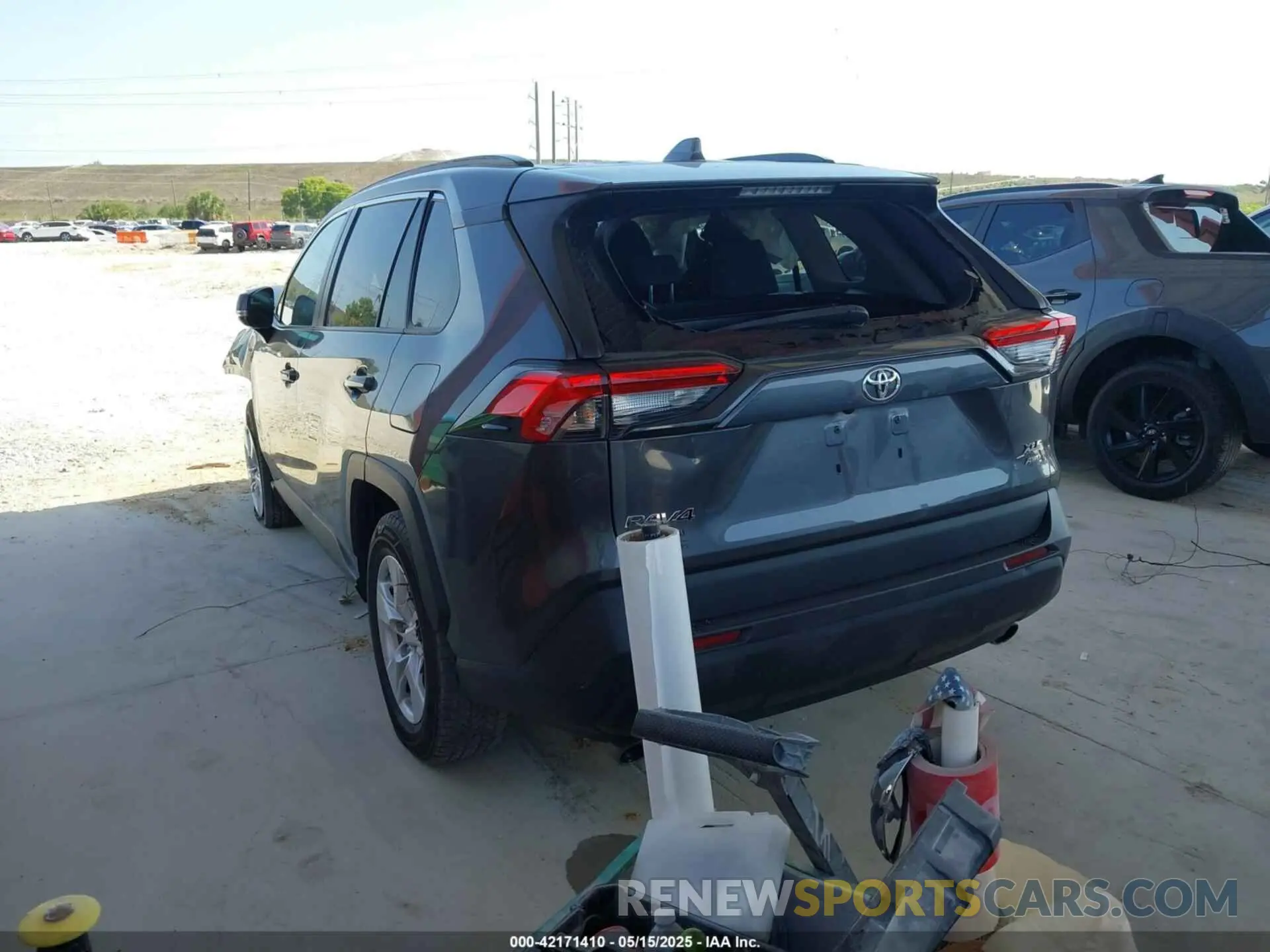 3 Фотография поврежденного автомобиля 2T3P1RFV0MW186157 TOYOTA RAV4 2021