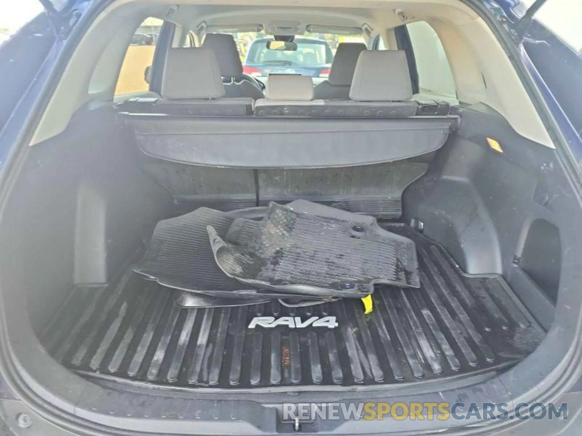 18 Photograph of a damaged car 2T3P1RFV0MW225619 TOYOTA RAV4 2021