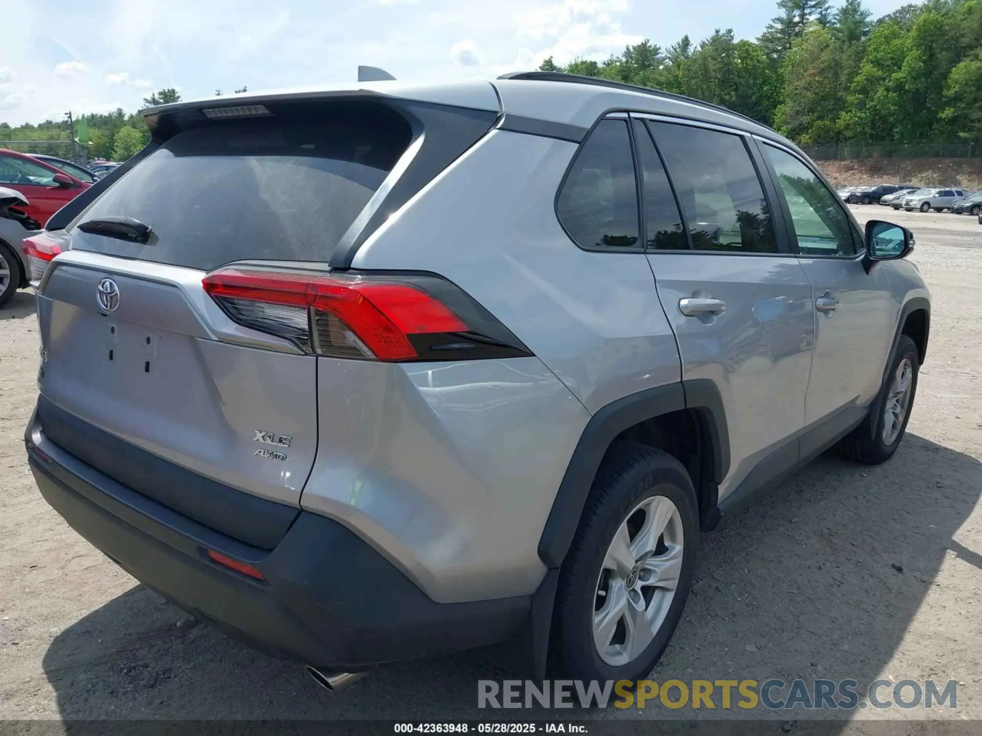 4 Photograph of a damaged car 2T3P1RFV2MC192771 TOYOTA RAV4 2021