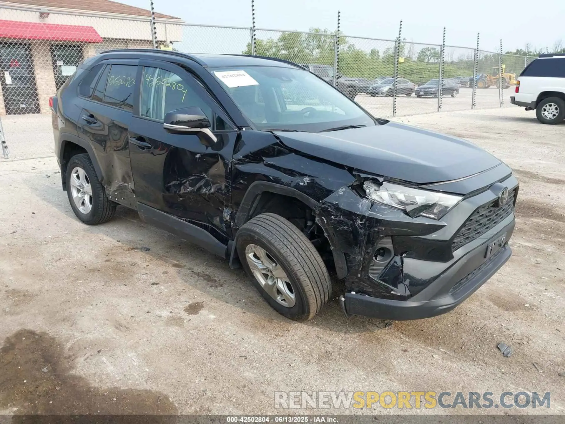 1 Photograph of a damaged car 2T3P1RFV2MC239538 TOYOTA RAV4 2021