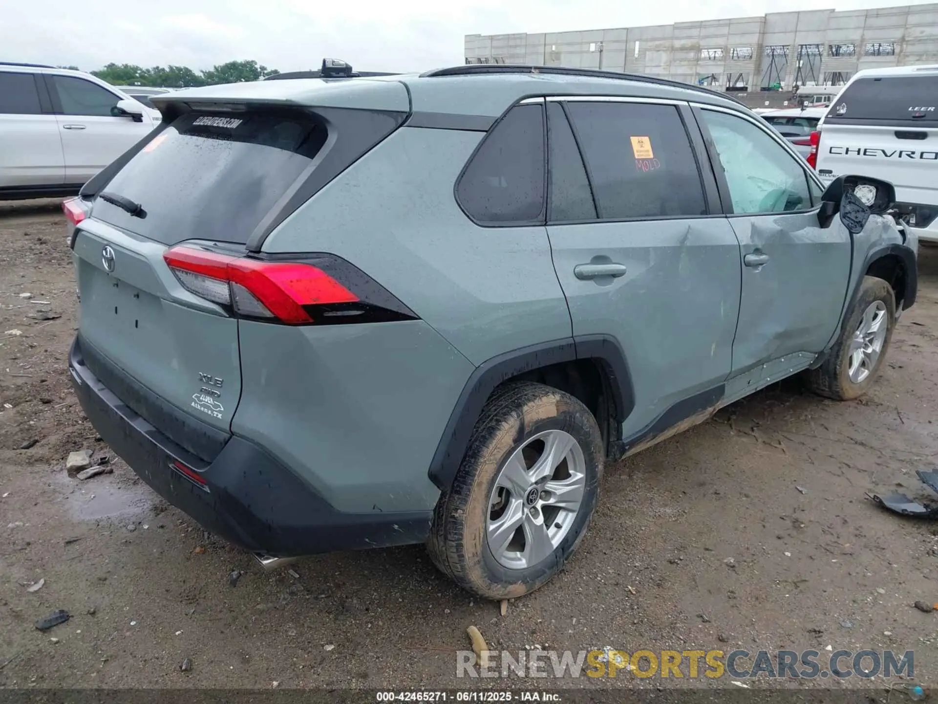 4 Photograph of a damaged car 2T3P1RFV2MW186466 TOYOTA RAV4 2021