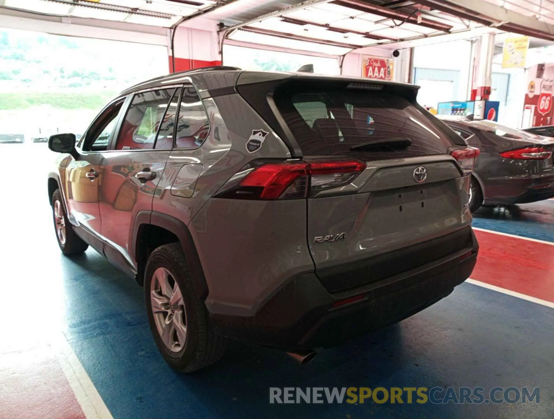 1 Фотография поврежденного автомобиля 2T3P1RFV2MW225640 TOYOTA RAV4 2021