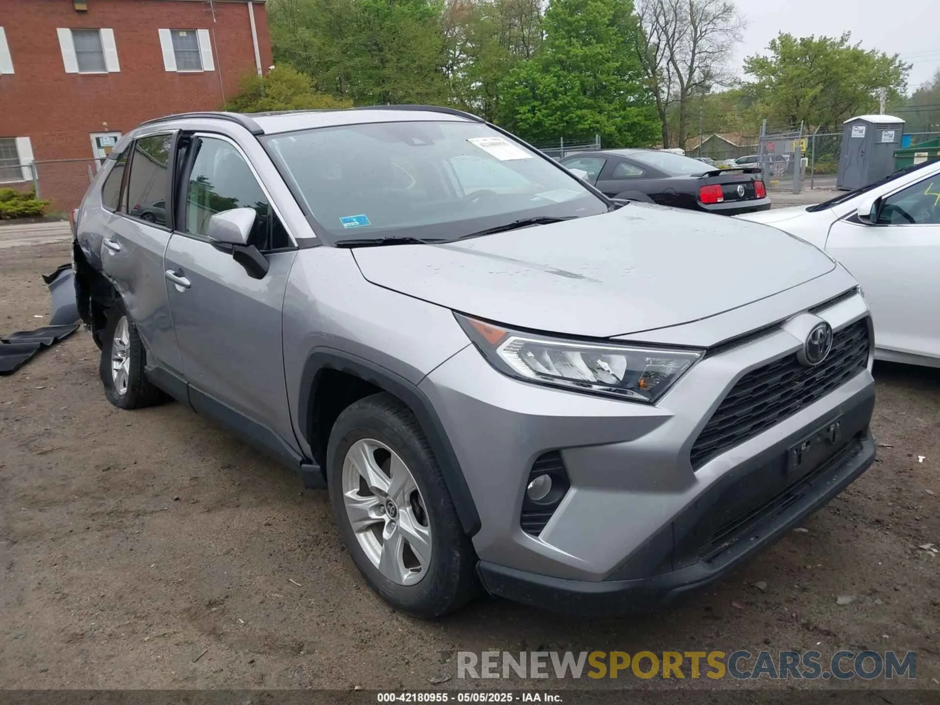 1 Photograph of a damaged car 2T3P1RFV3MC247132 TOYOTA RAV4 2021