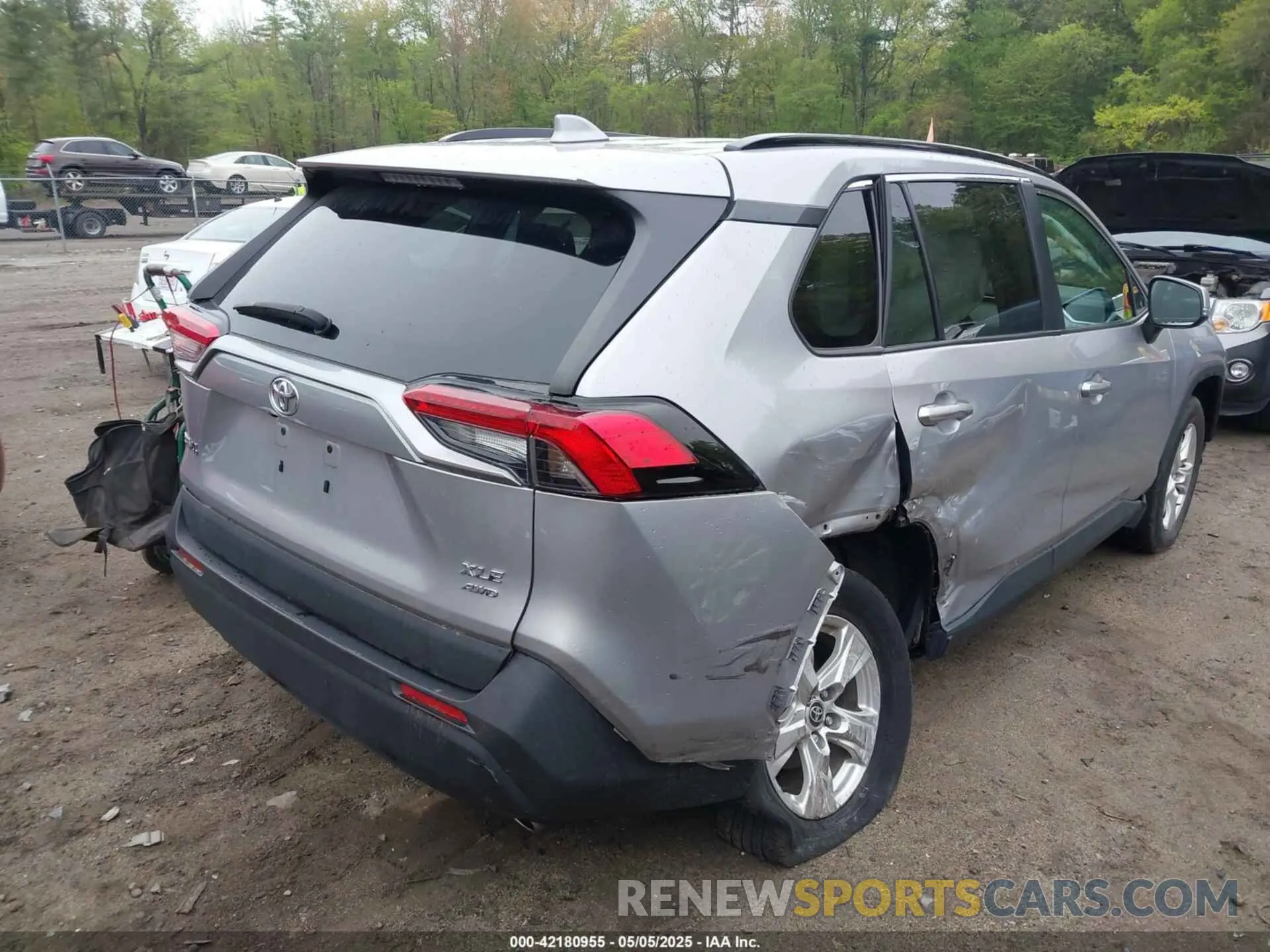 4 Photograph of a damaged car 2T3P1RFV3MC247132 TOYOTA RAV4 2021