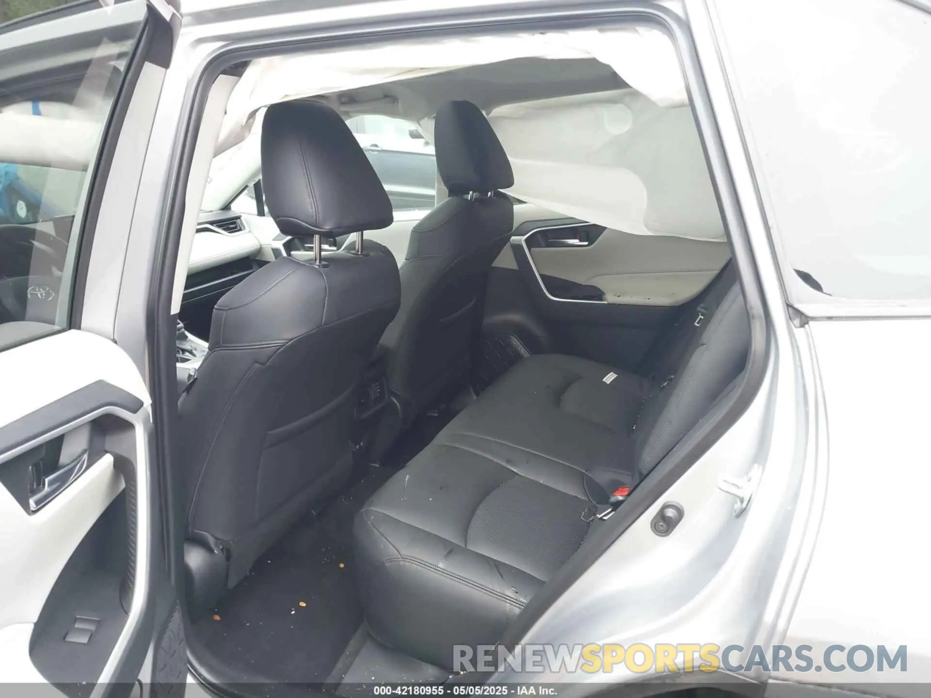 8 Photograph of a damaged car 2T3P1RFV3MC247132 TOYOTA RAV4 2021
