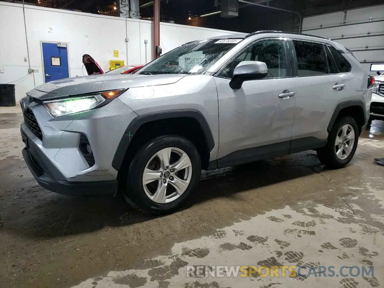 1 Photograph of a damaged car 2T3P1RFV3MW152116 TOYOTA RAV4 2021