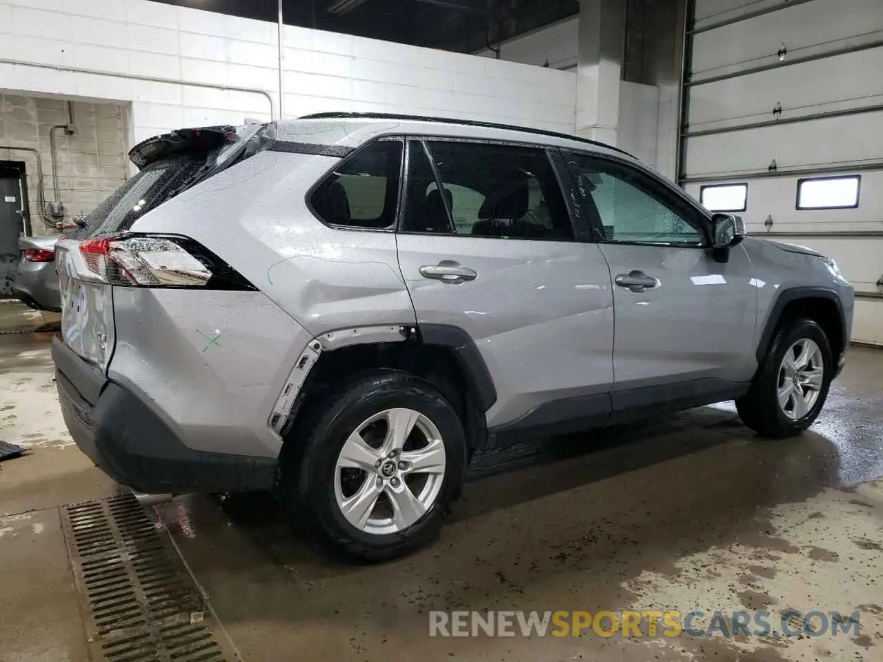 3 Photograph of a damaged car 2T3P1RFV3MW152116 TOYOTA RAV4 2021