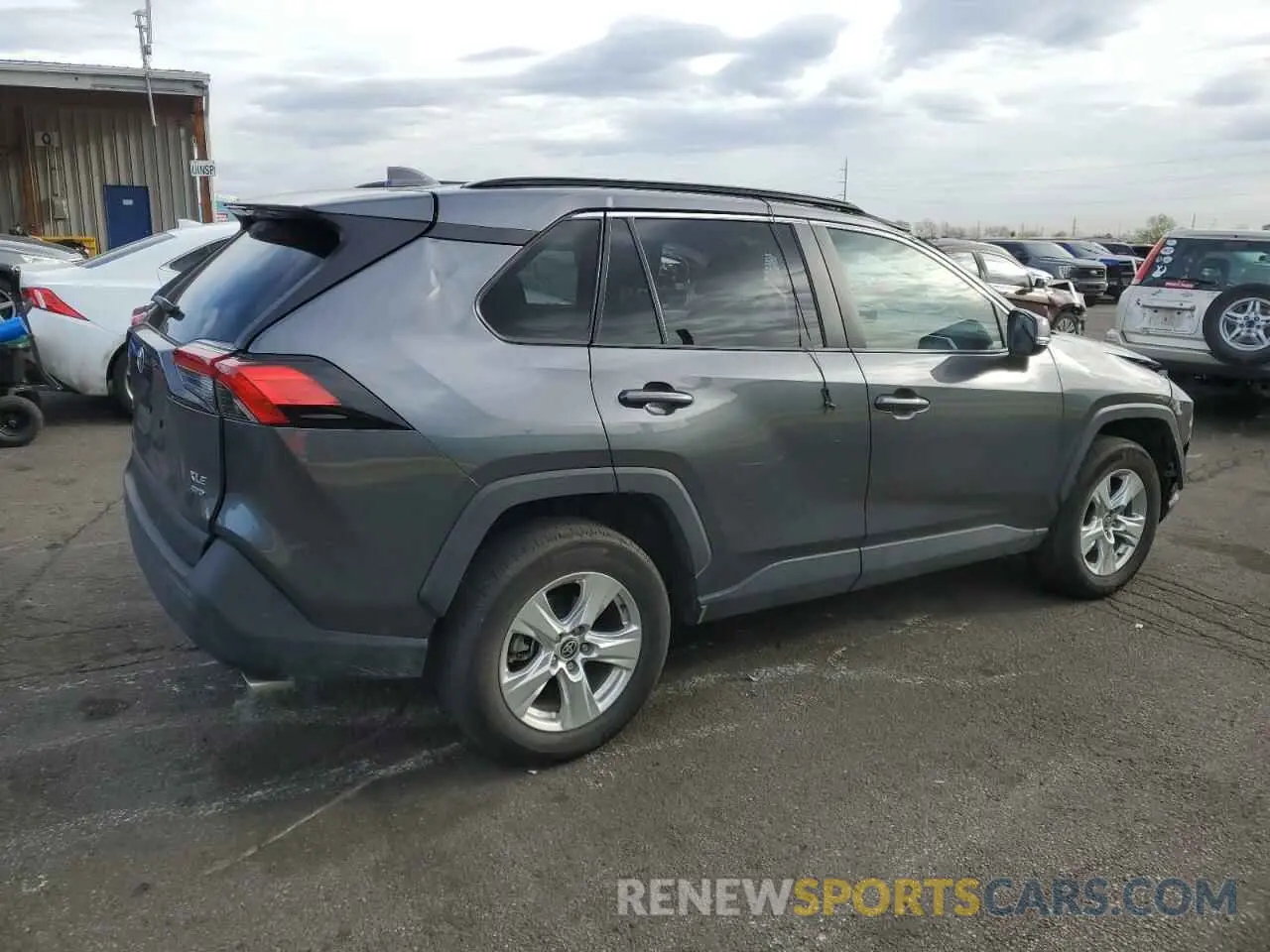 3 Фотография поврежденного автомобиля 2T3P1RFV4MC226466 TOYOTA RAV4 2021