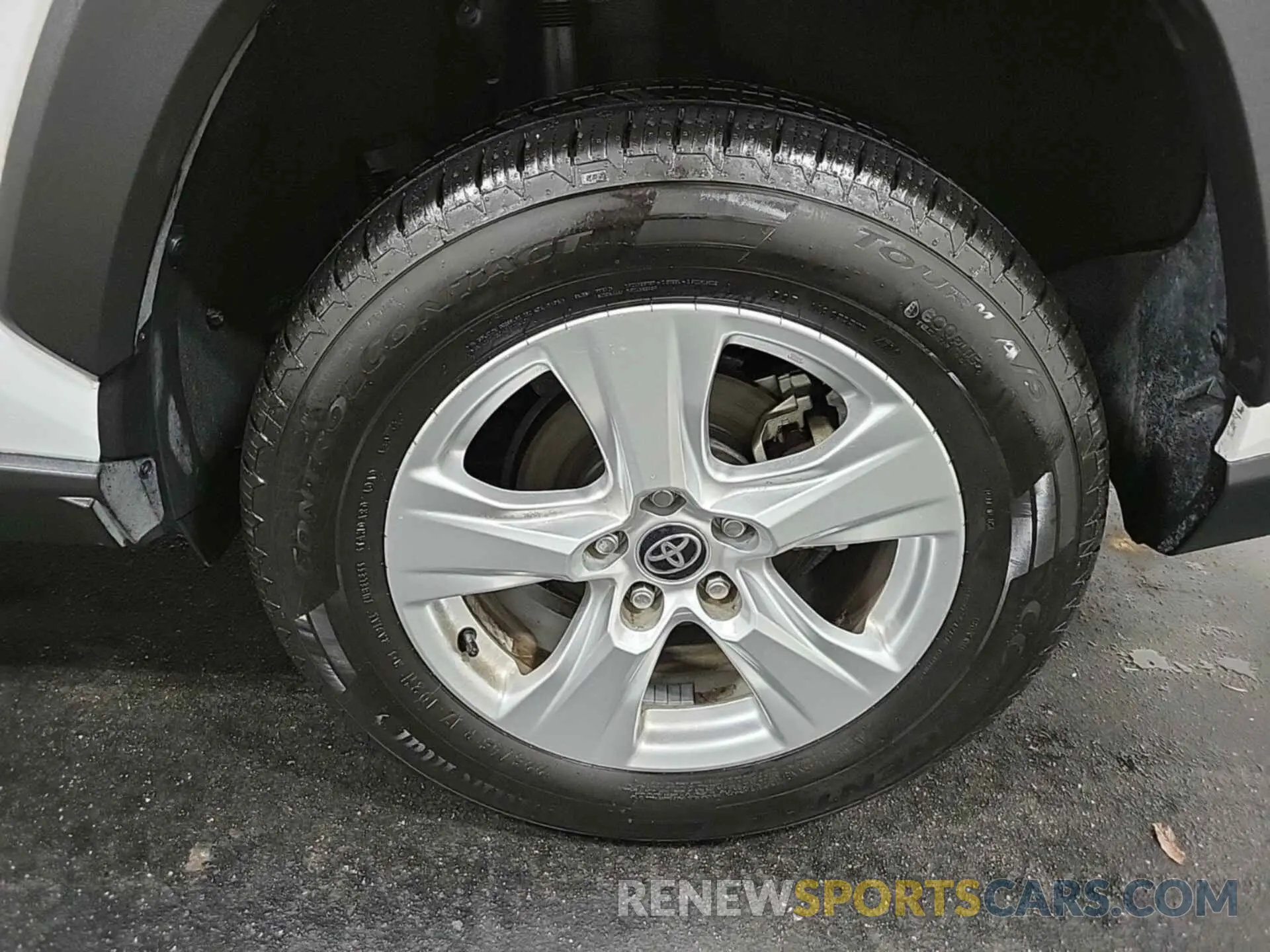 30 Photograph of a damaged car 2T3P1RFV4MC236754 TOYOTA RAV4 2021