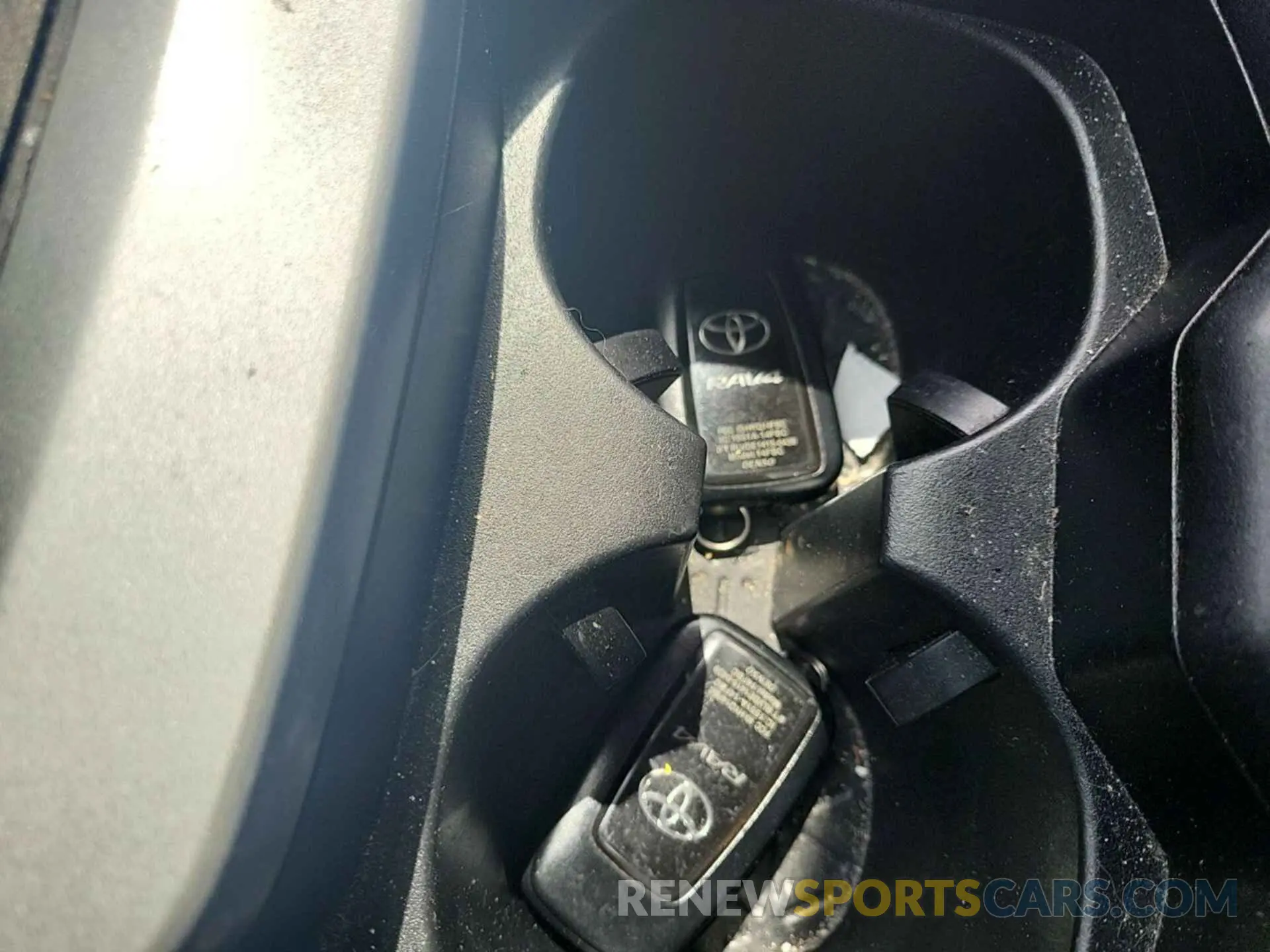5 Photograph of a damaged car 2T3P1RFV4MC243106 TOYOTA RAV4 2021