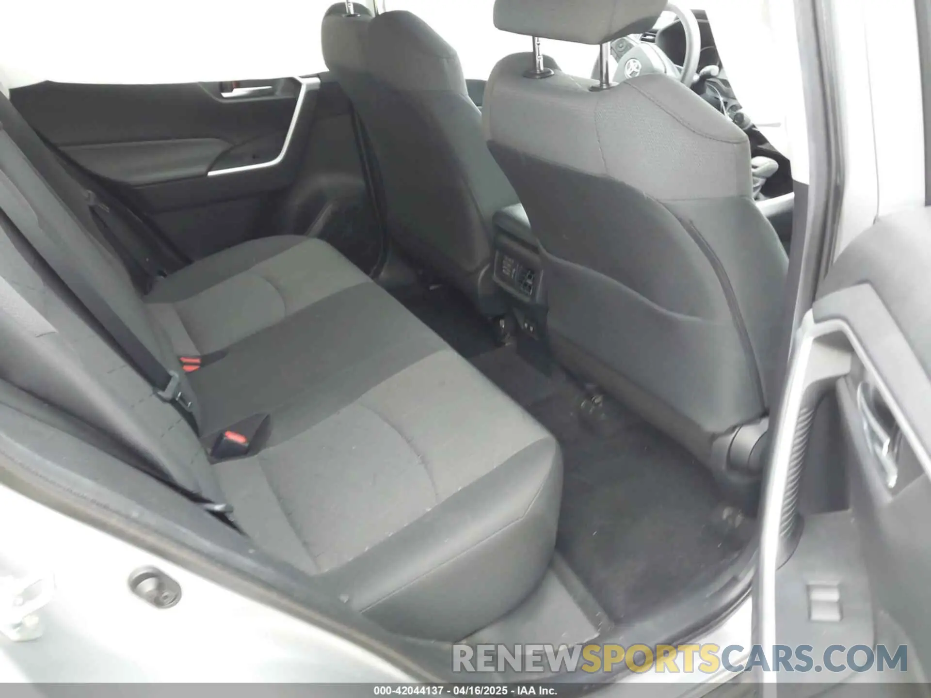8 Фотография поврежденного автомобиля 2T3P1RFV5MW143532 TOYOTA RAV4 2021