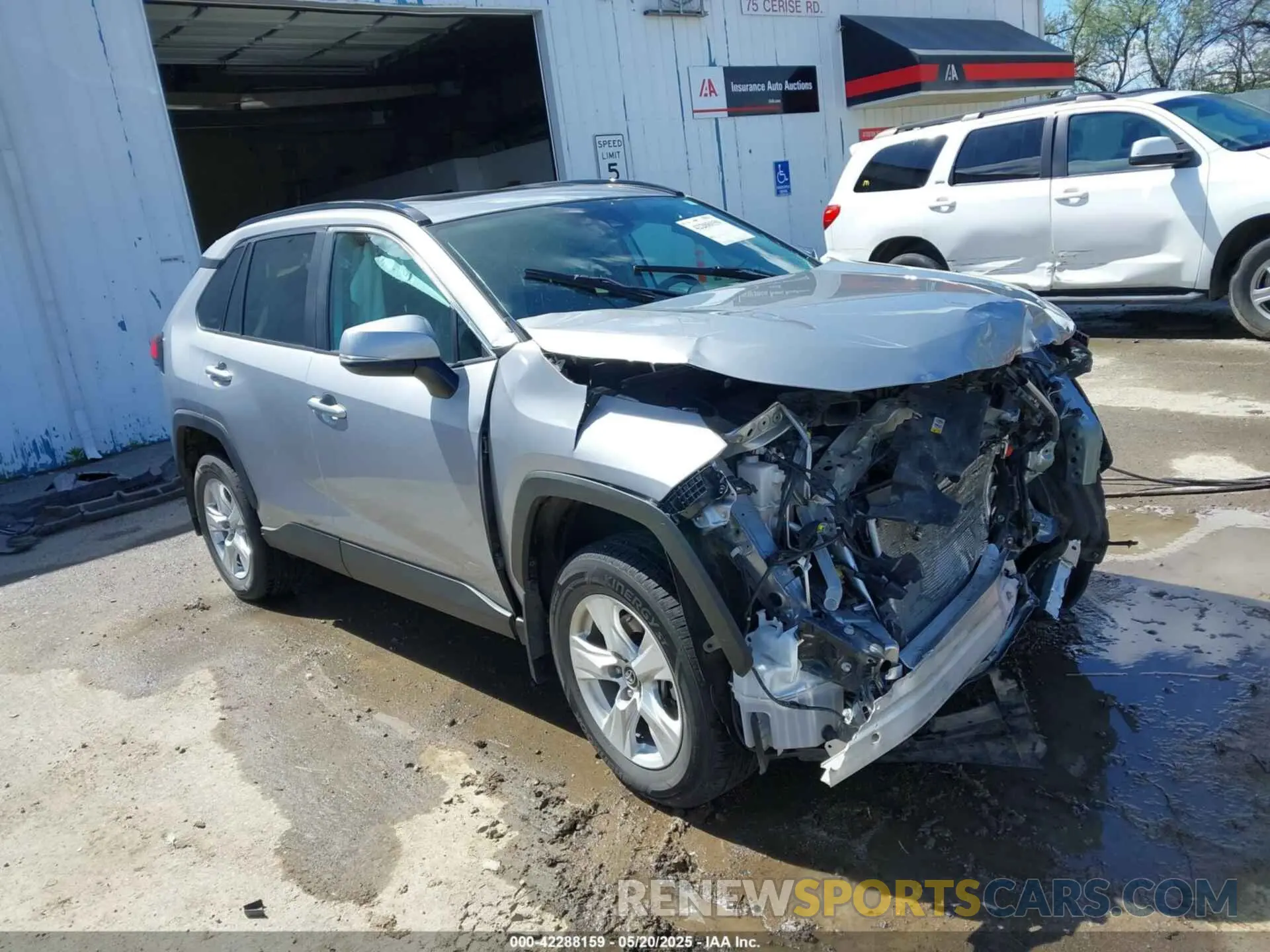 1 Photograph of a damaged car 2T3P1RFV6MC153214 TOYOTA RAV4 2021