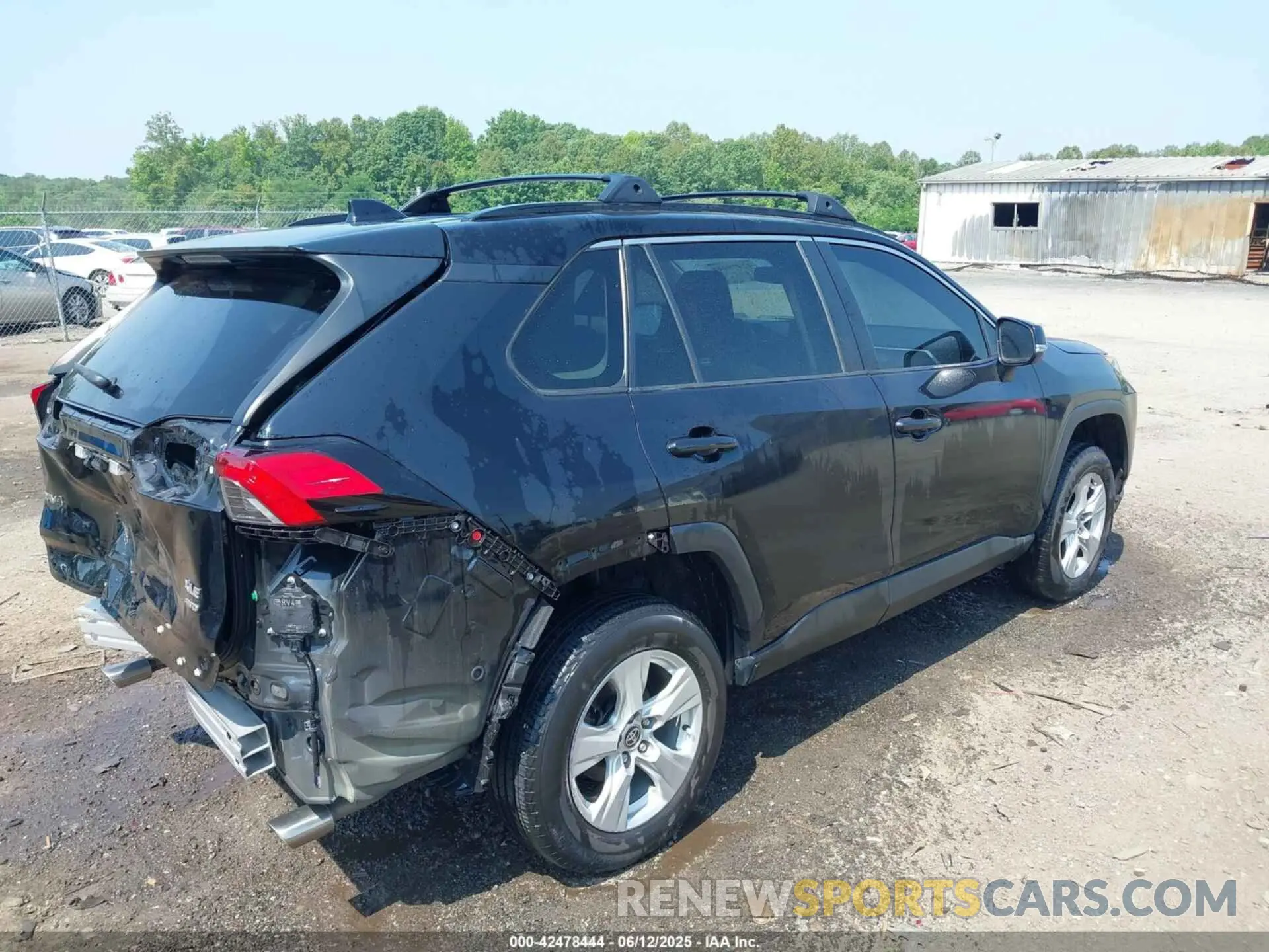 4 Photograph of a damaged car 2T3P1RFV6MC210902 TOYOTA RAV4 2021