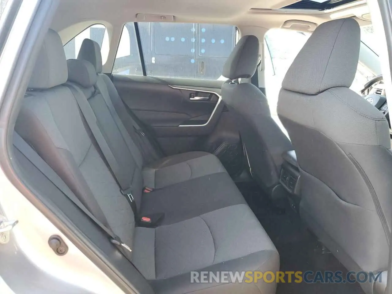 10 Фотография поврежденного автомобиля 2T3P1RFV6MC252826 TOYOTA RAV4 2021