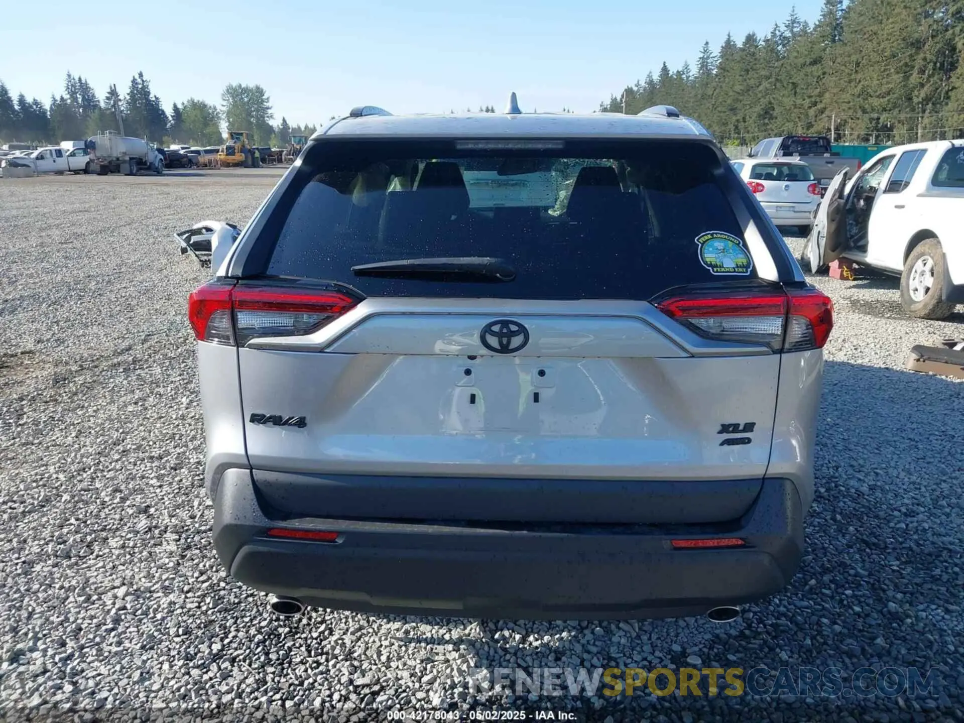 16 Photograph of a damaged car 2T3P1RFV7MC212805 TOYOTA RAV4 2021