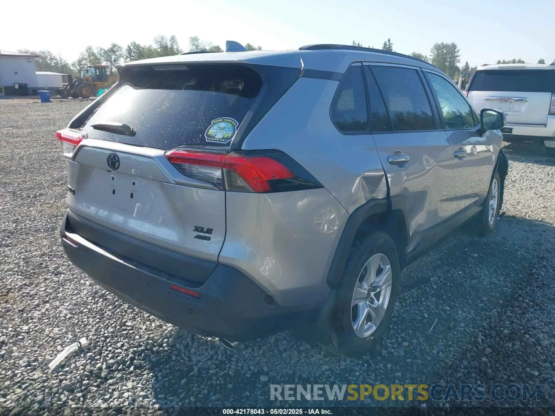 4 Photograph of a damaged car 2T3P1RFV7MC212805 TOYOTA RAV4 2021