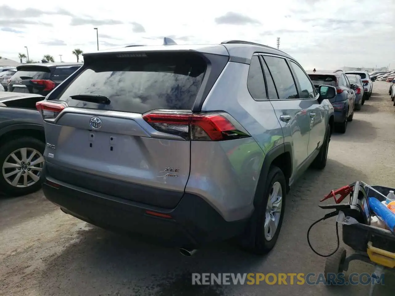 4 Photograph of a damaged car 2T3P1RFV7MW216075 TOYOTA RAV4 2021
