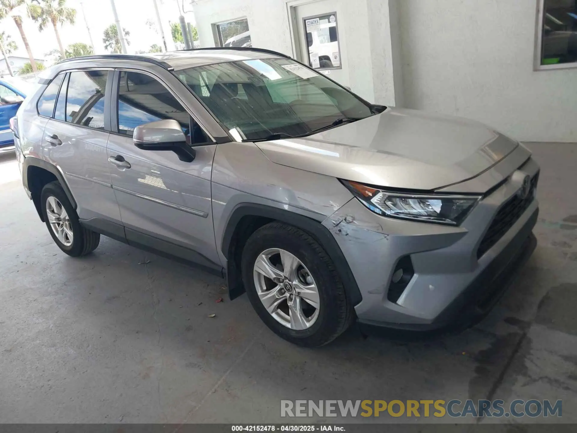 1 Фотография поврежденного автомобиля 2T3P1RFV8MC242220 TOYOTA RAV4 2021