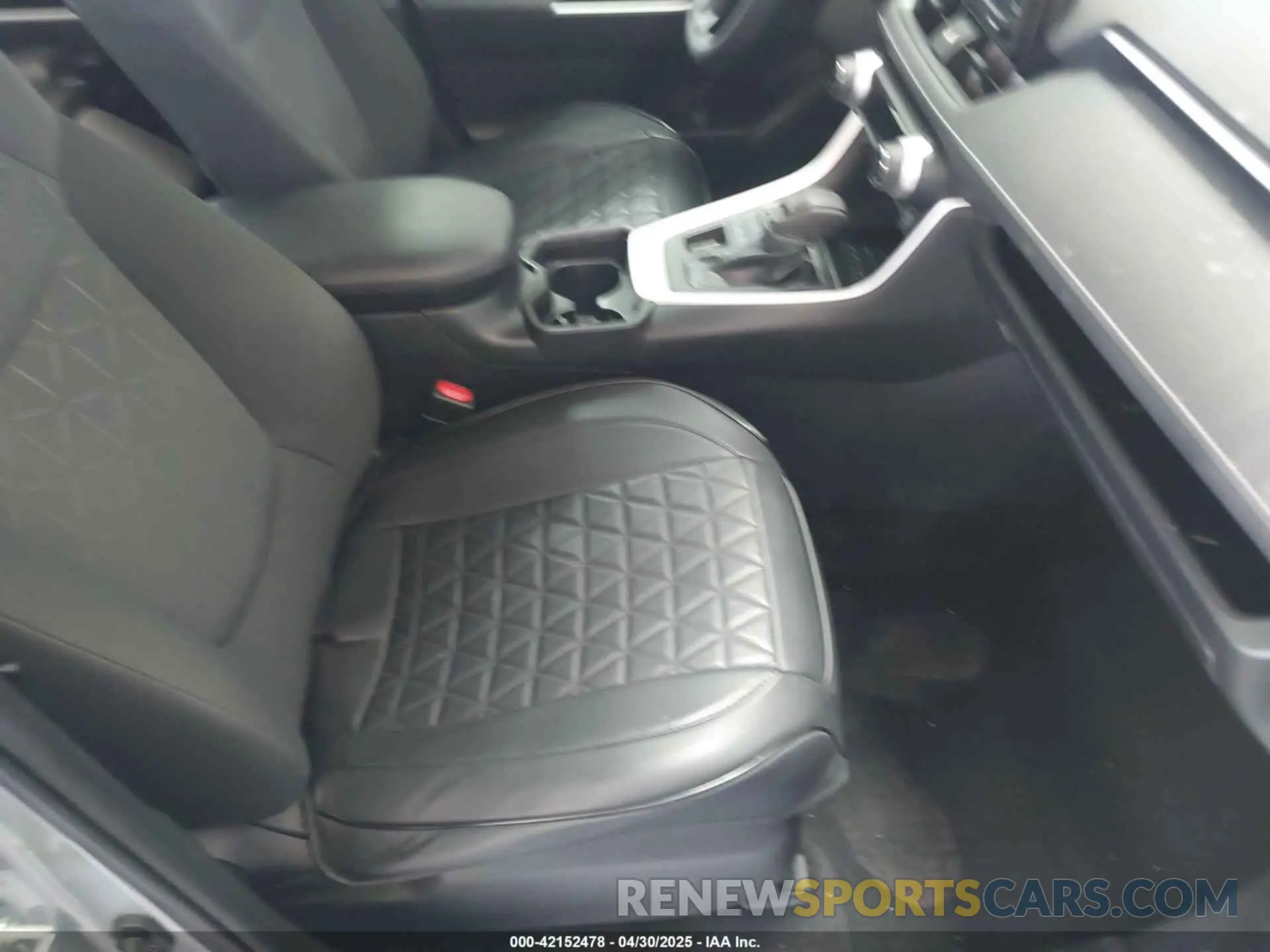 5 Фотография поврежденного автомобиля 2T3P1RFV8MC242220 TOYOTA RAV4 2021