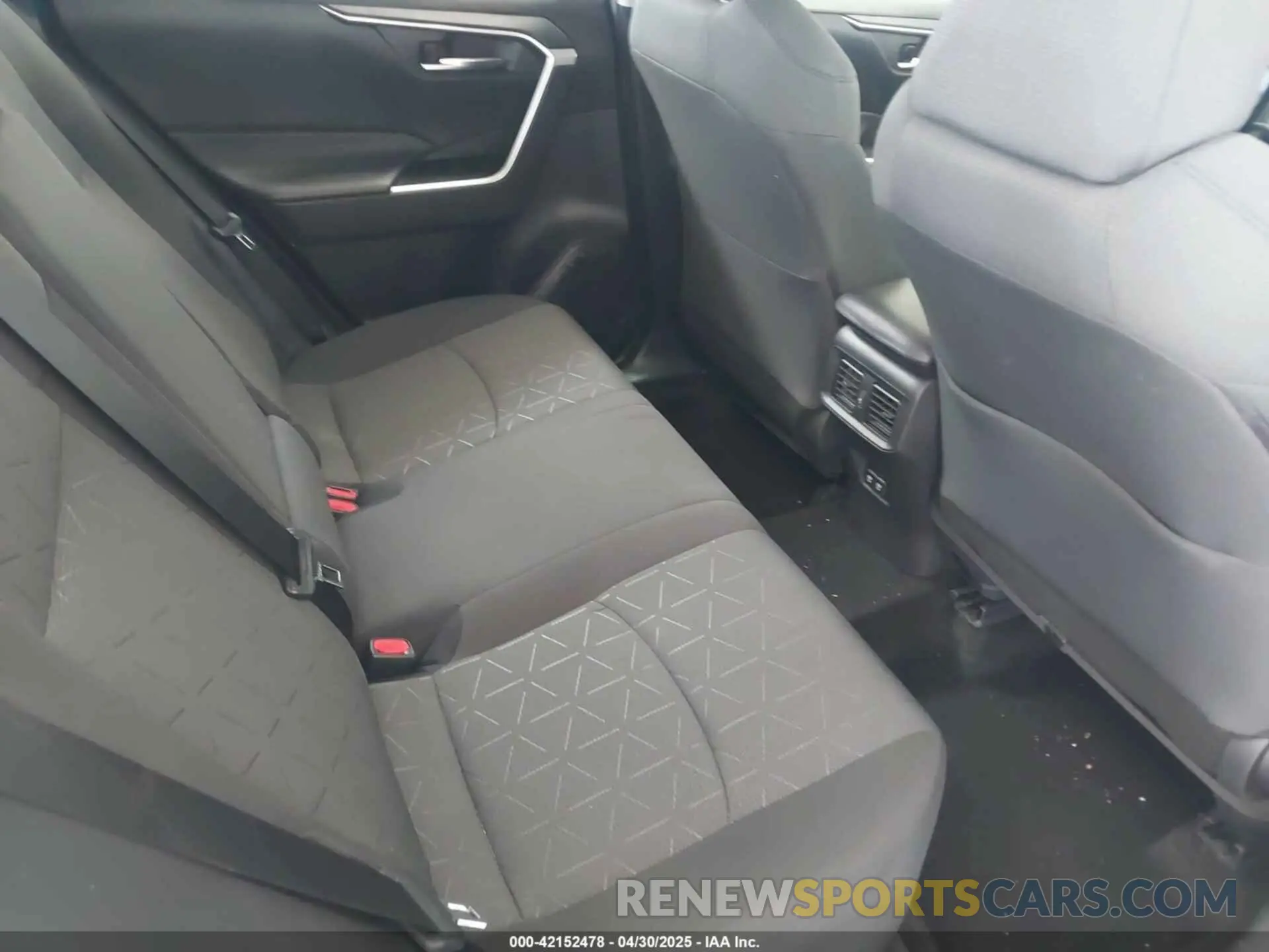 8 Фотография поврежденного автомобиля 2T3P1RFV8MC242220 TOYOTA RAV4 2021