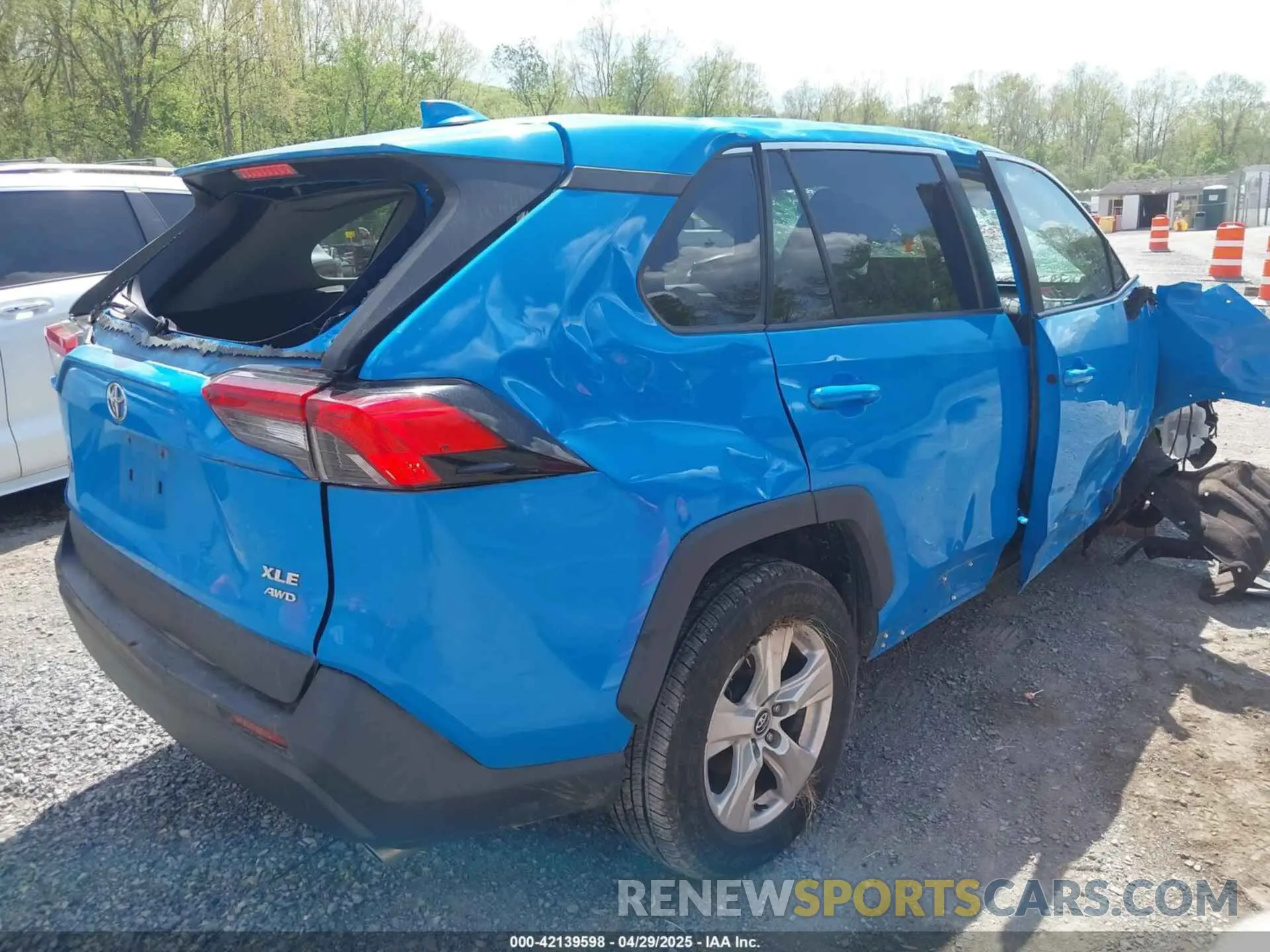 4 Photograph of a damaged car 2T3P1RFV8MW152029 TOYOTA RAV4 2021